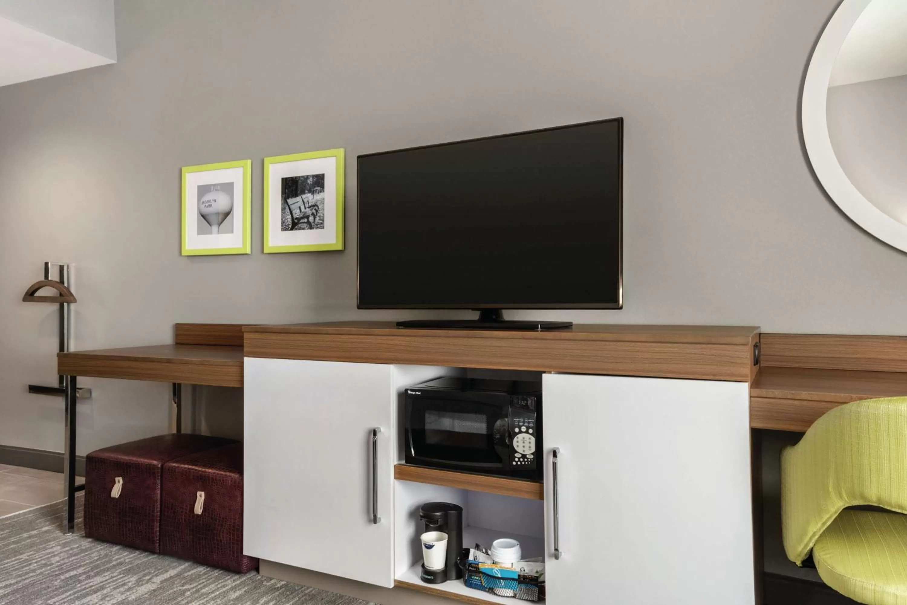 Bedroom in Hampton Inn Brooklyn Park