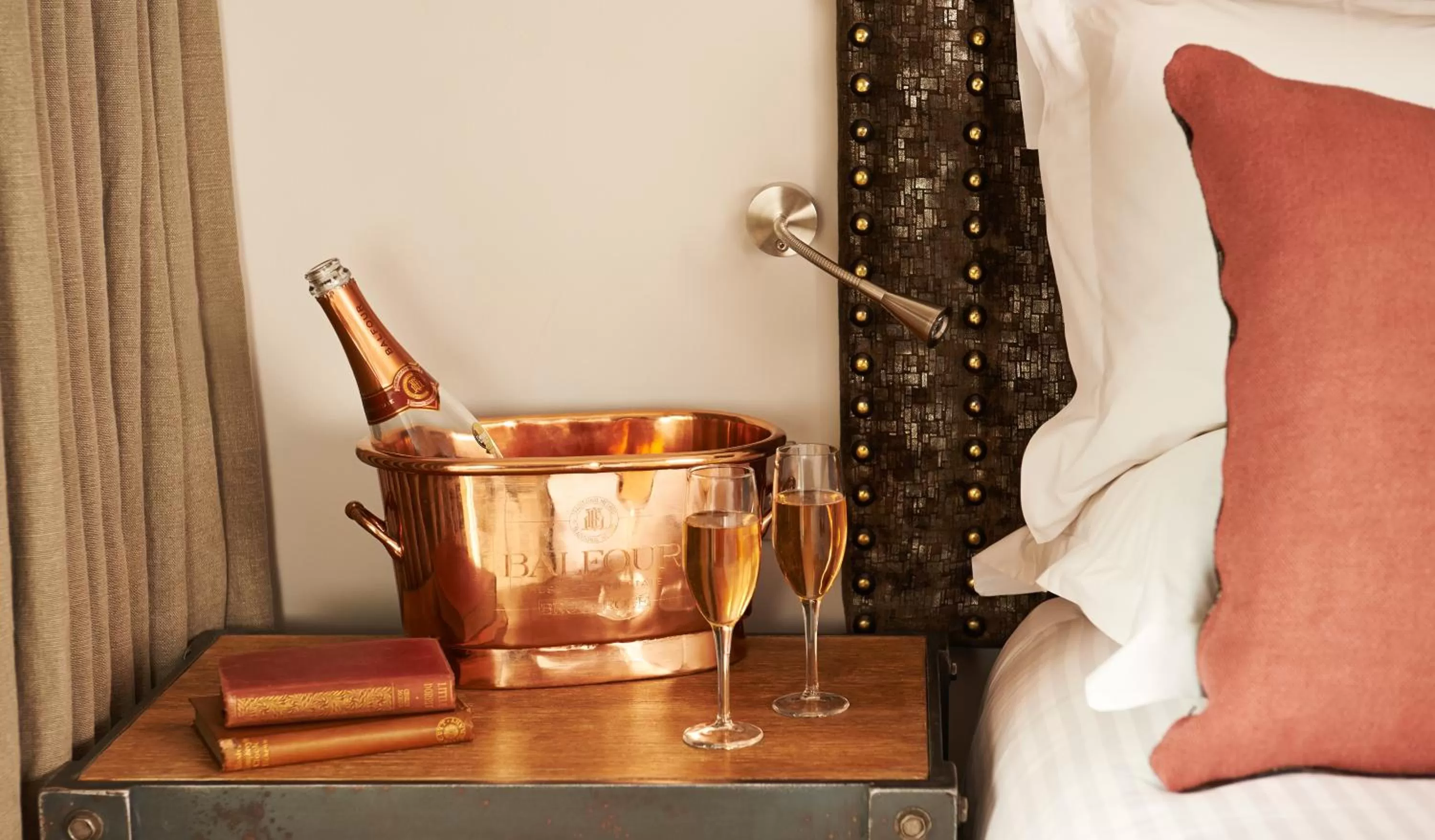 Bedroom, Bed in The Bull and The Hide