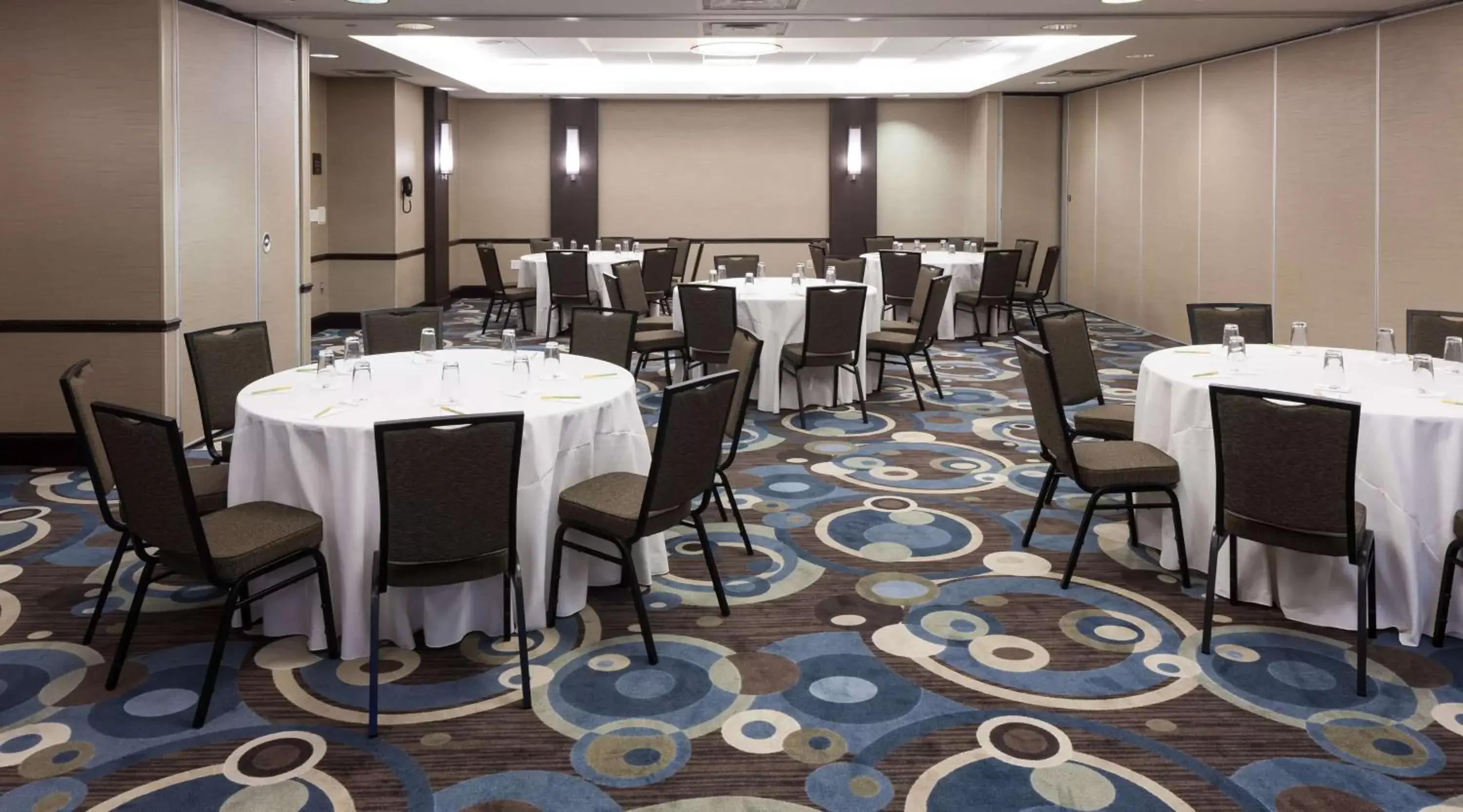 Meeting/conference room, Restaurant/Places to Eat in Hilton Garden Inn Rockaway