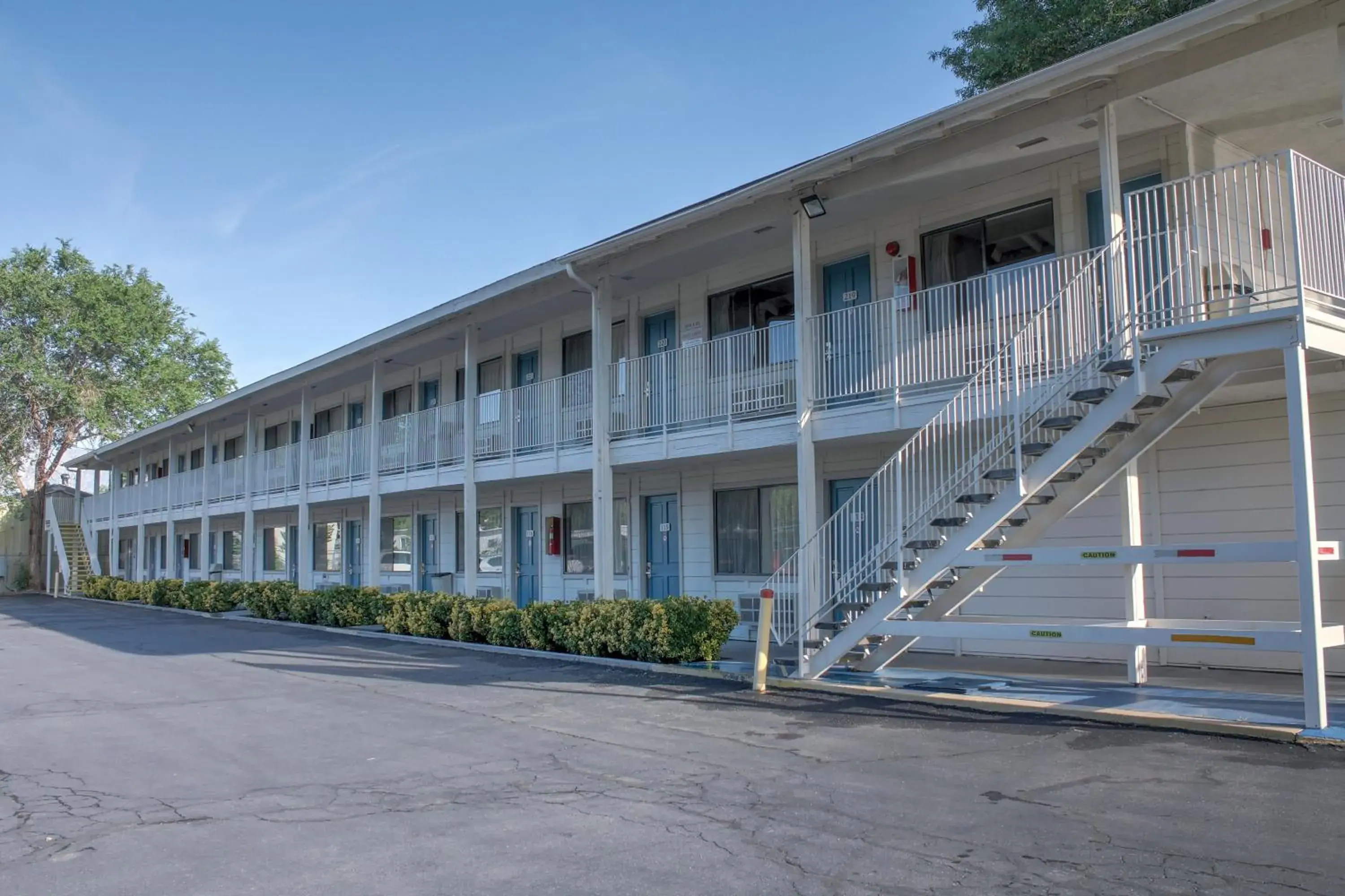 Facade/entrance, Property Building in Motel 6-Bishop, CA