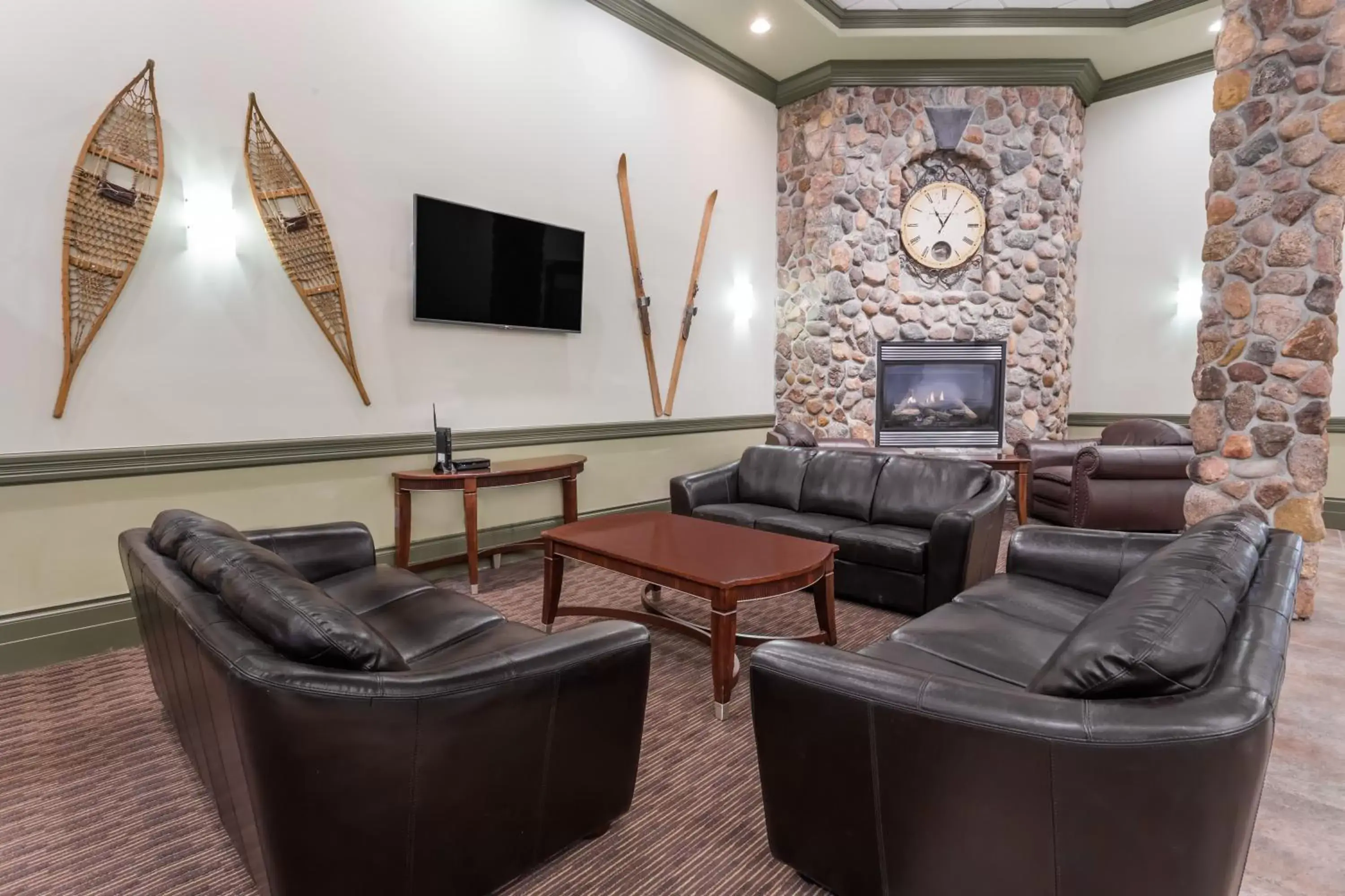 Lobby or reception, Seating Area in Ramada by Wyndham Hinton