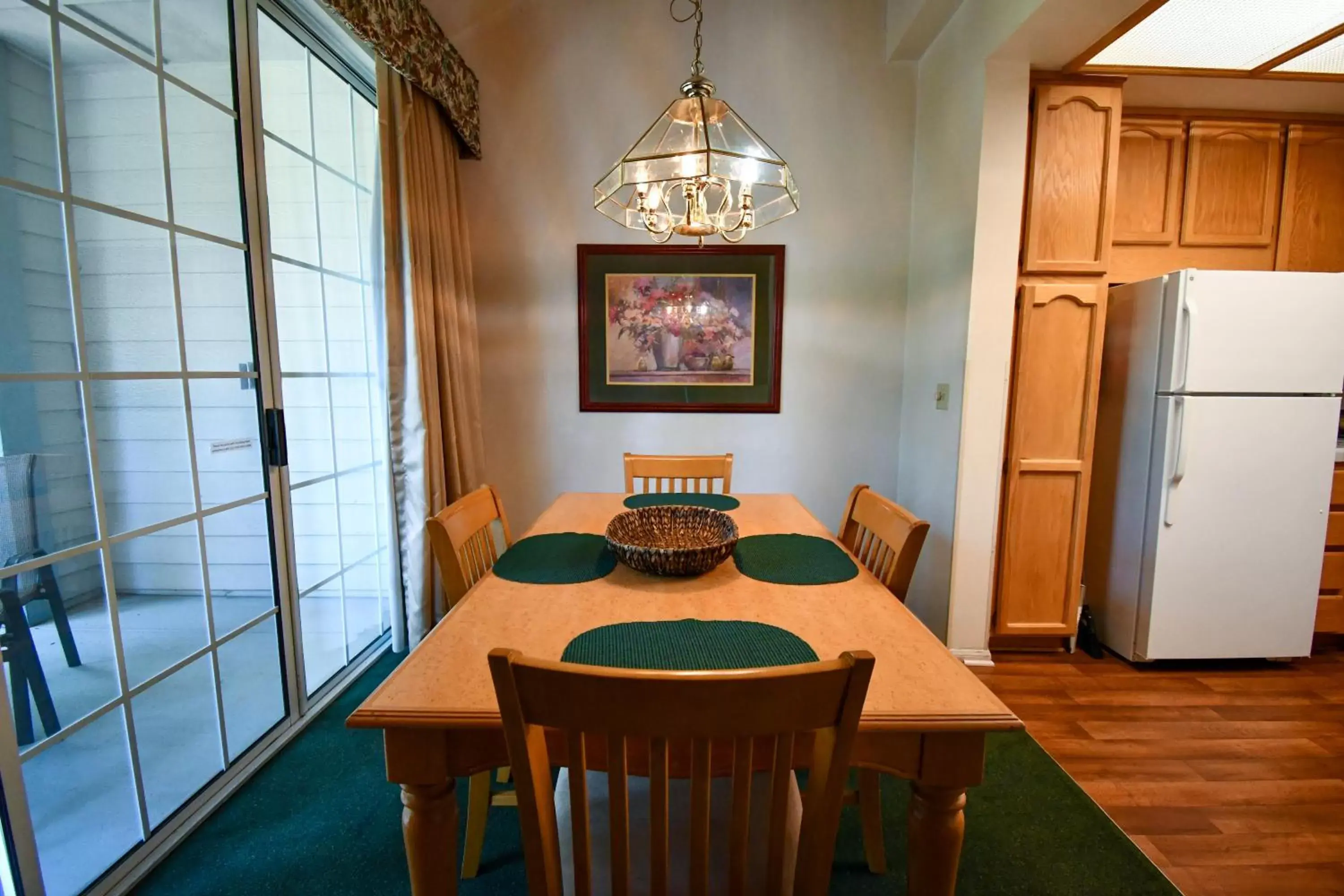 Dining Area in North Bay At Lake Arrowhead