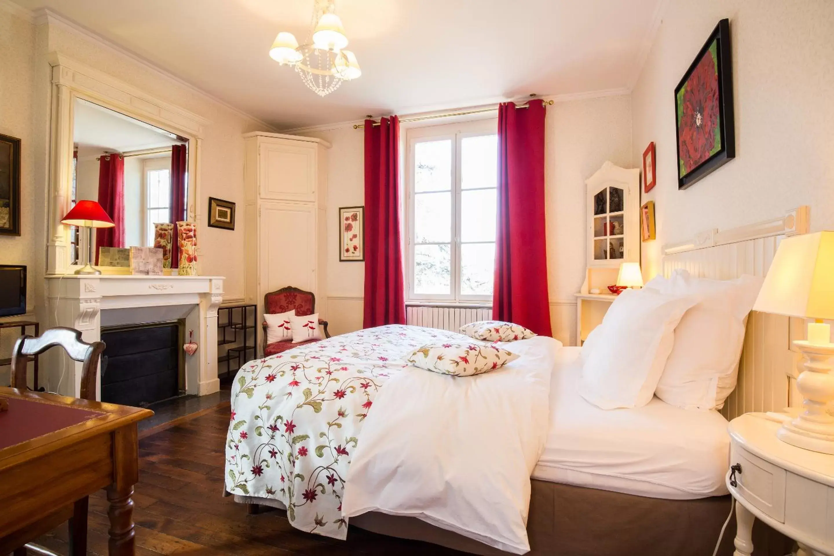 Photo of the whole room, Room Photo in Le Prieuré Saint Agnan