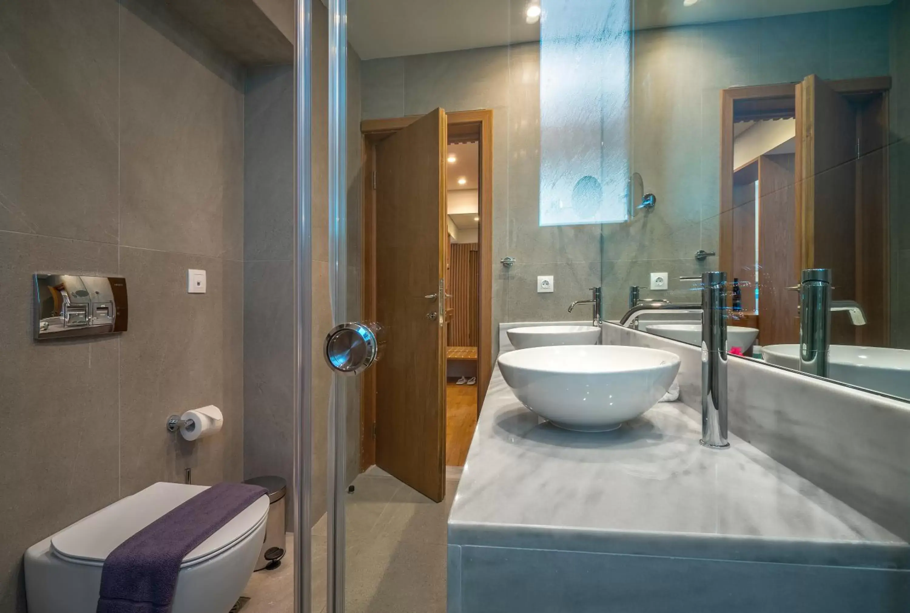Bathroom in Glyfada Riviera Hotel