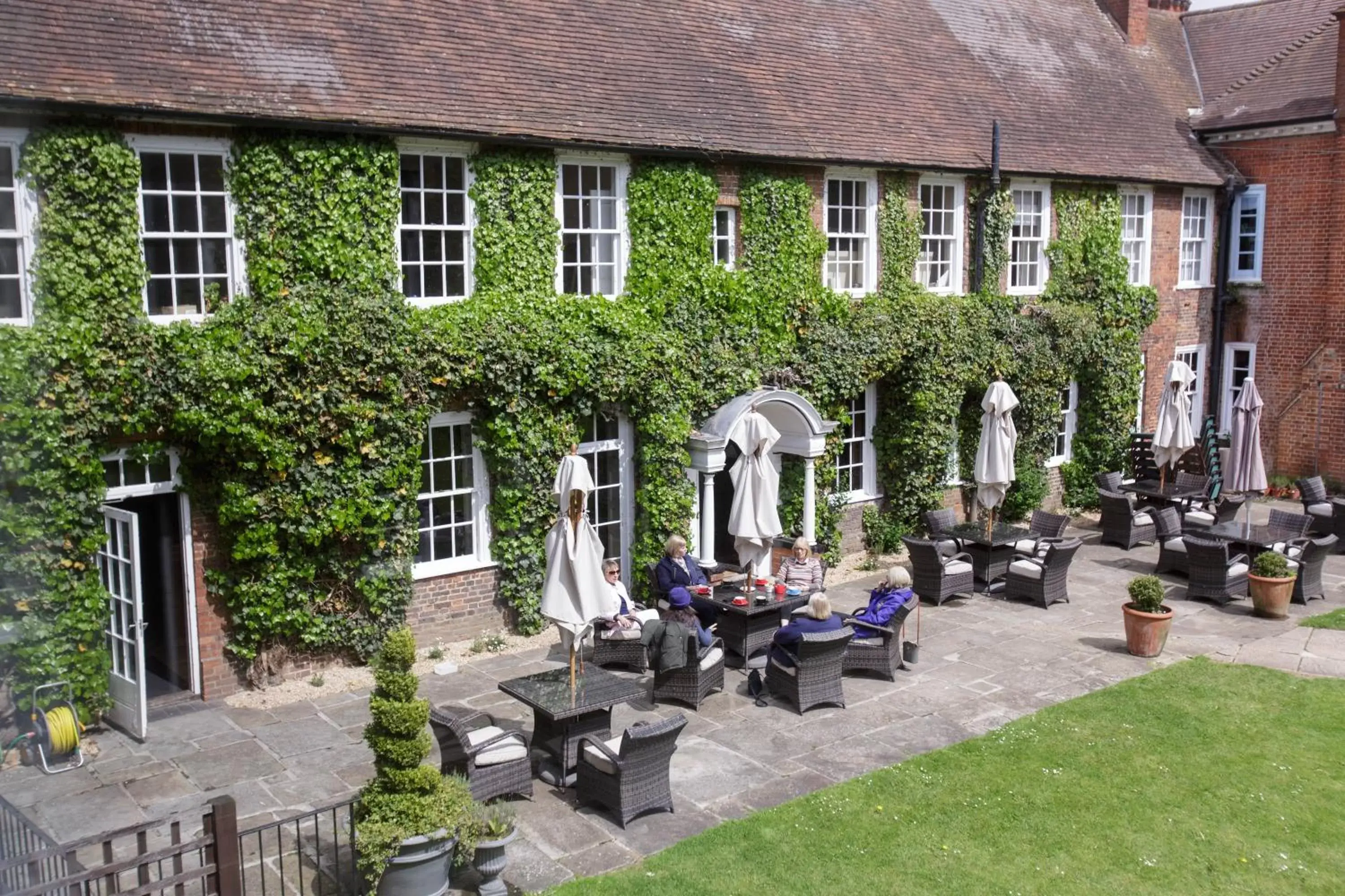 Patio, Property Building in Bush Hotel Farnham