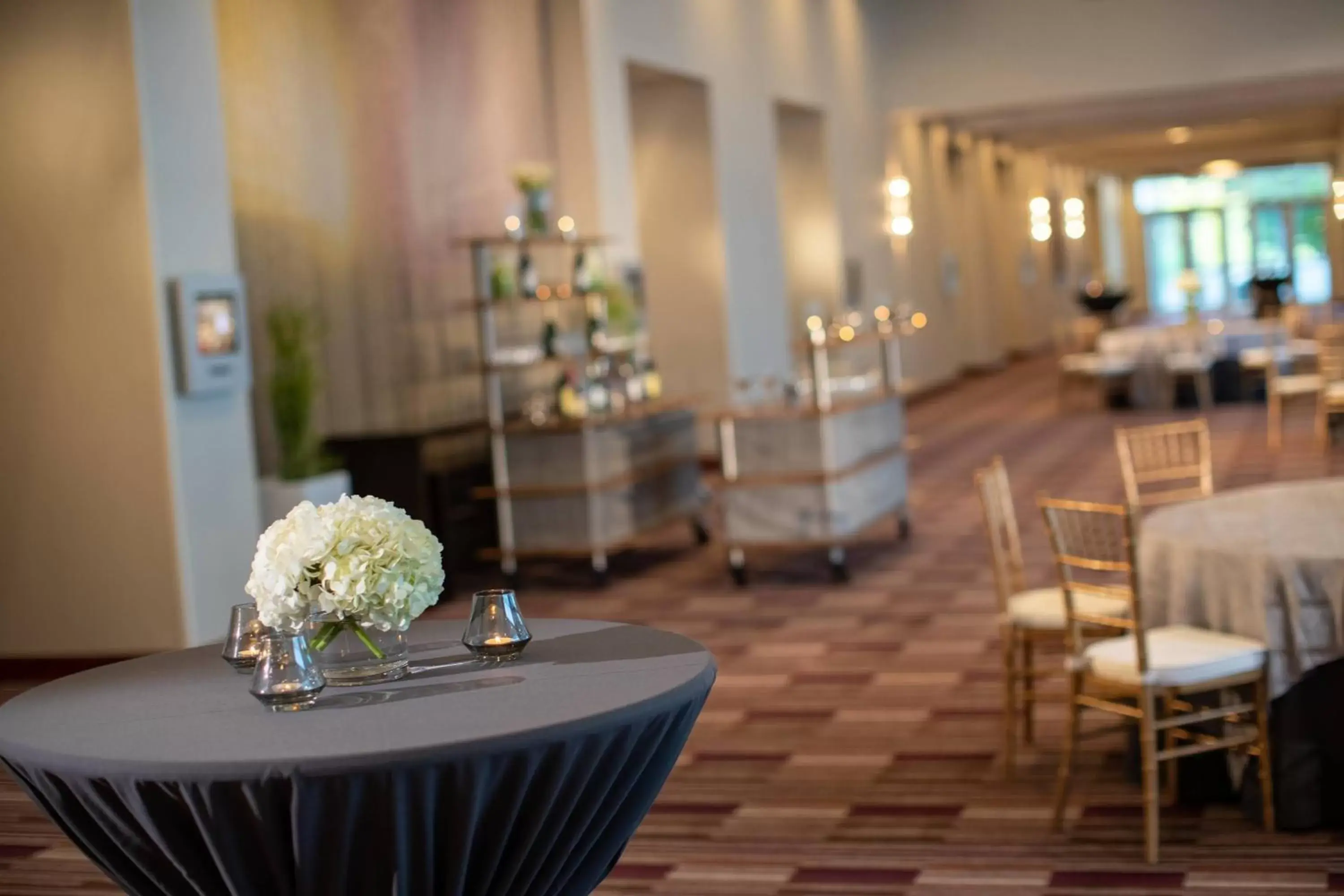 Meeting/conference room, Restaurant/Places to Eat in Renaissance Dallas Richardson Hotel