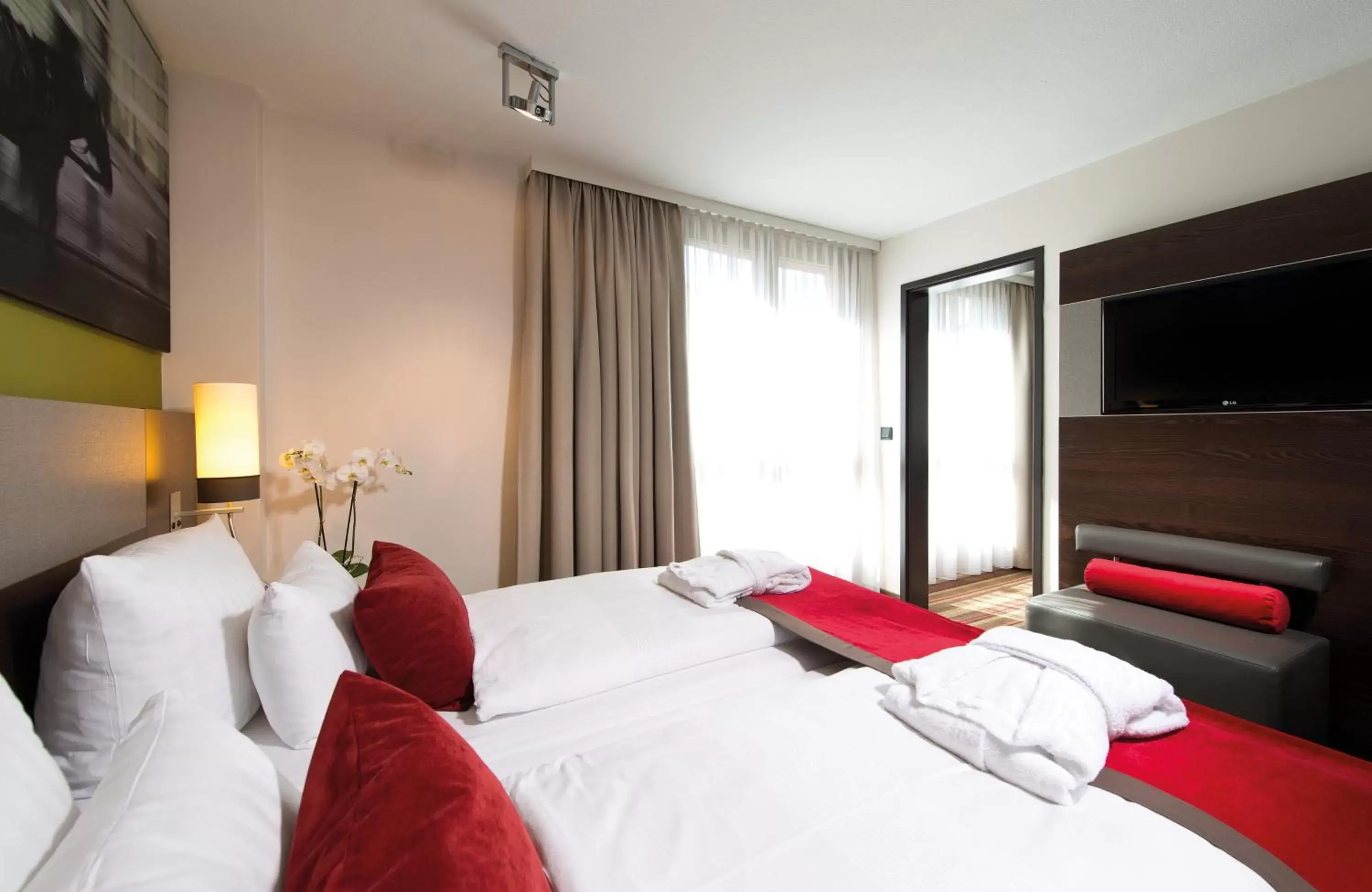 Photo of the whole room, Bed in Leonardo Hotel Vienna