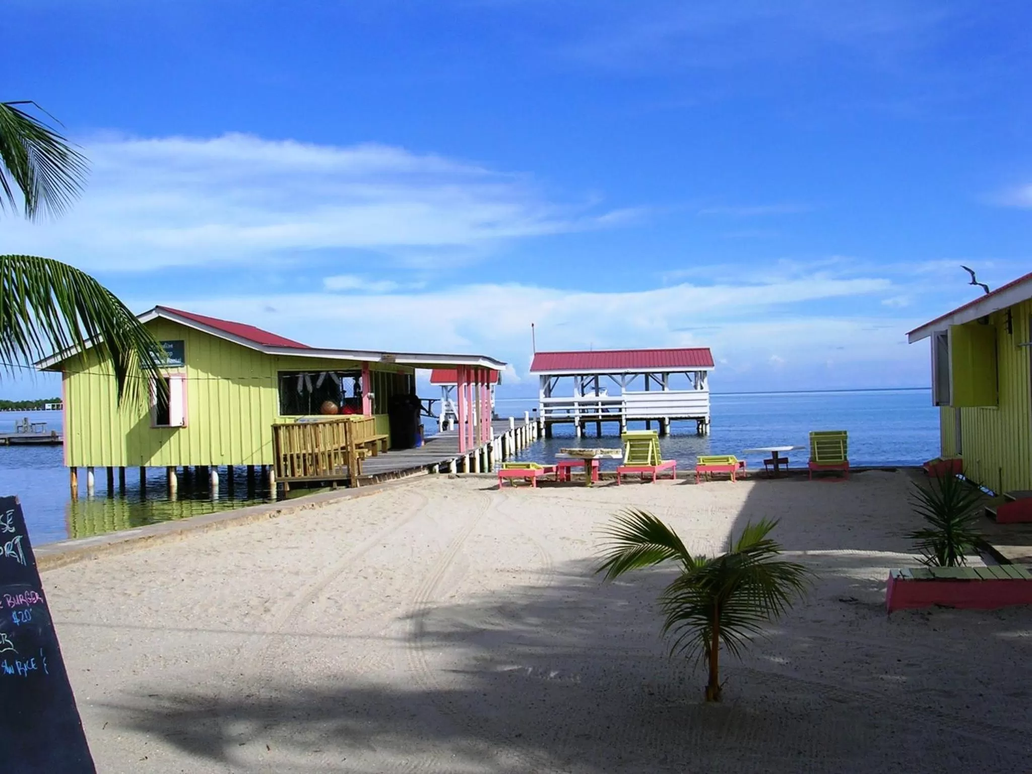 Restaurant/places to eat in Alan's Paradise Hotel