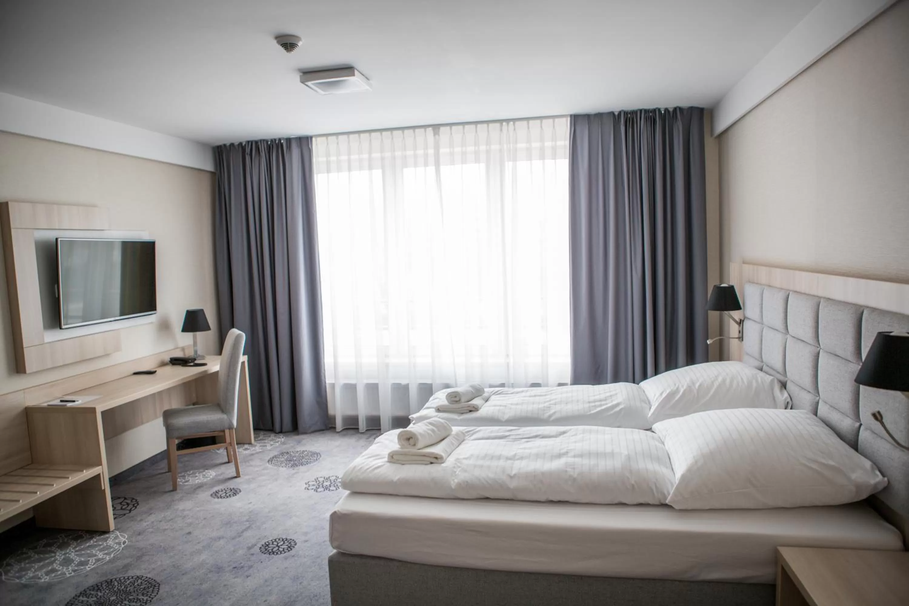 Bed in Hotel Lantier & Swimming Pool Zone