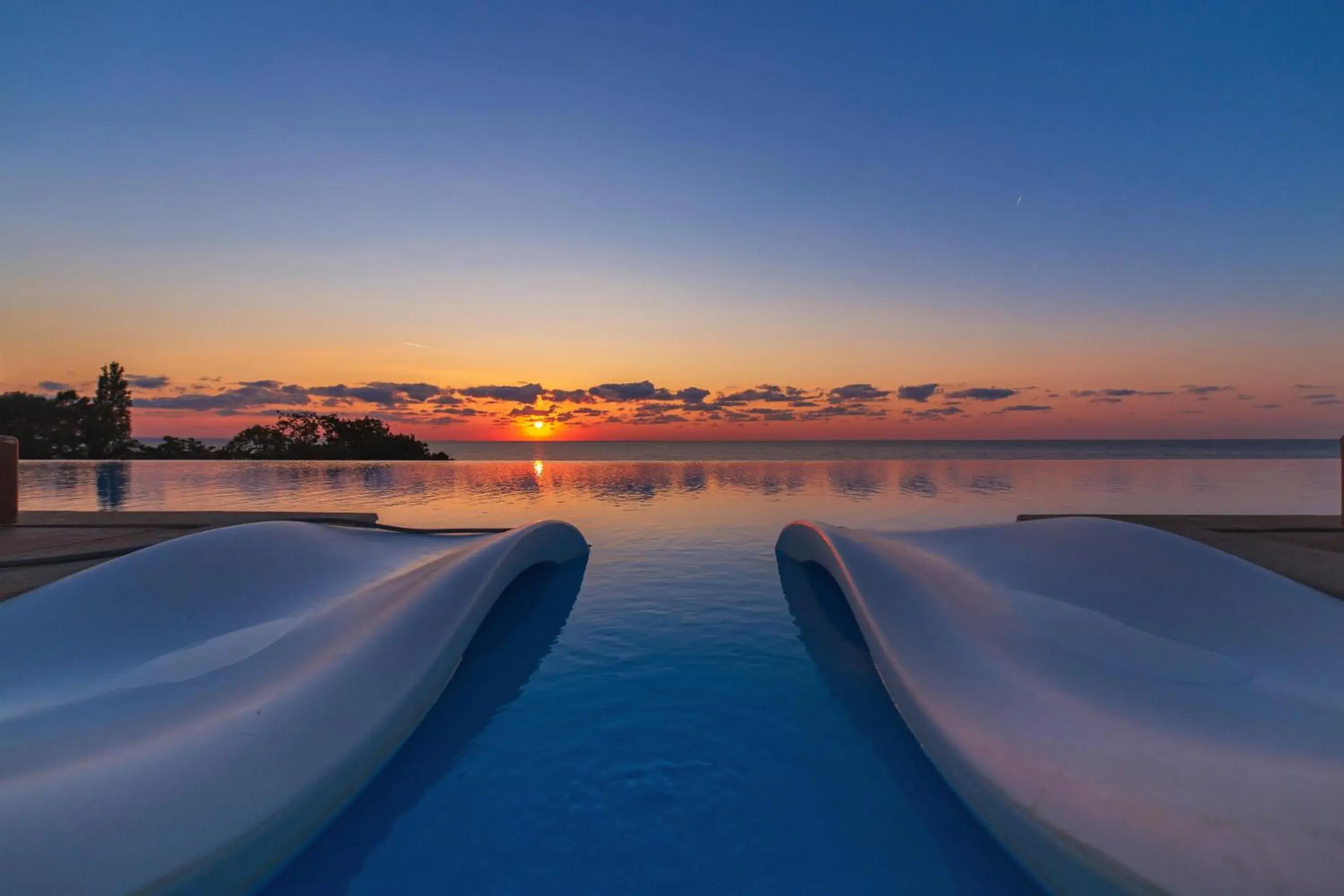 Natural landscape, Swimming Pool in International Hotel Casino & Tower Suites