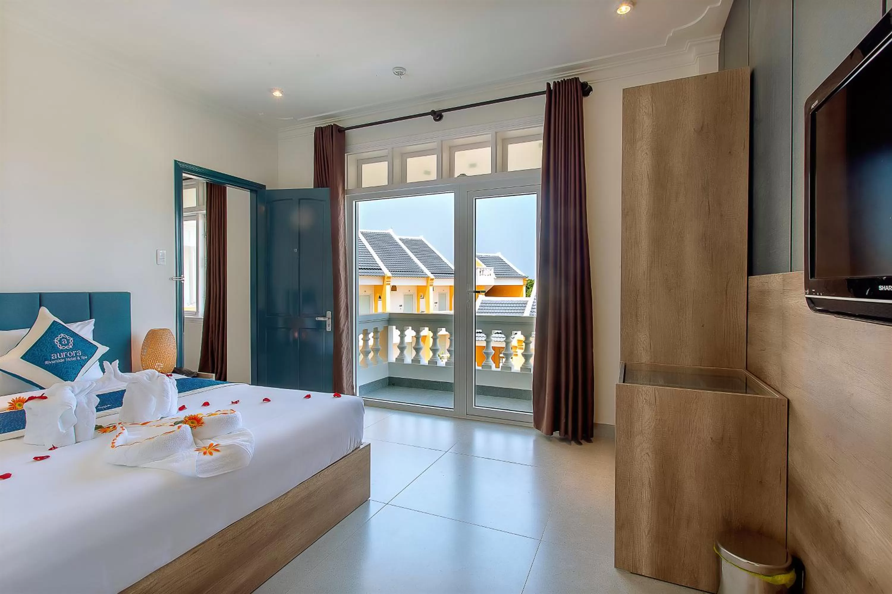 Balcony/Terrace, Bed in Hoi An Aurora Riverside Hotel and Spa