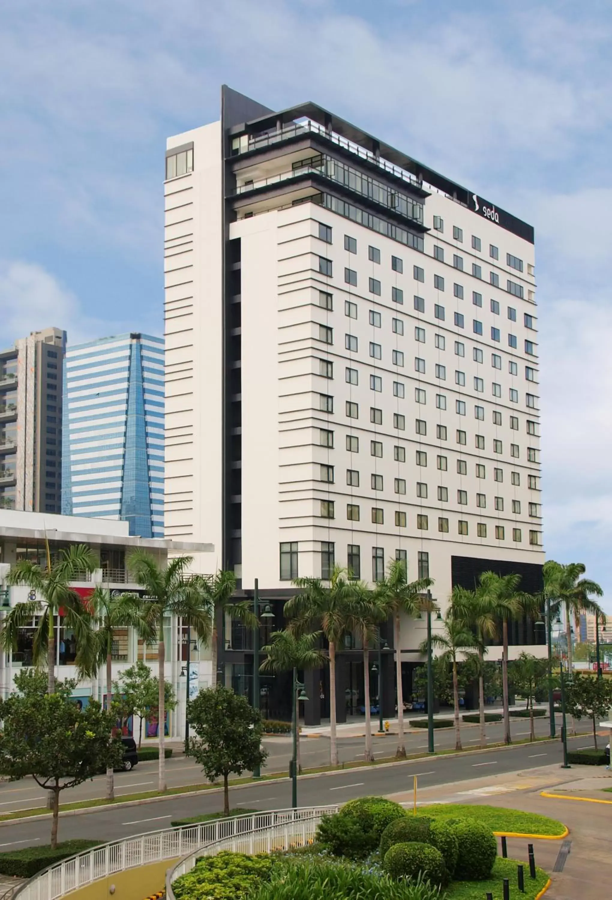 Facade/entrance, Property Building in Seda Bonifacio Global City