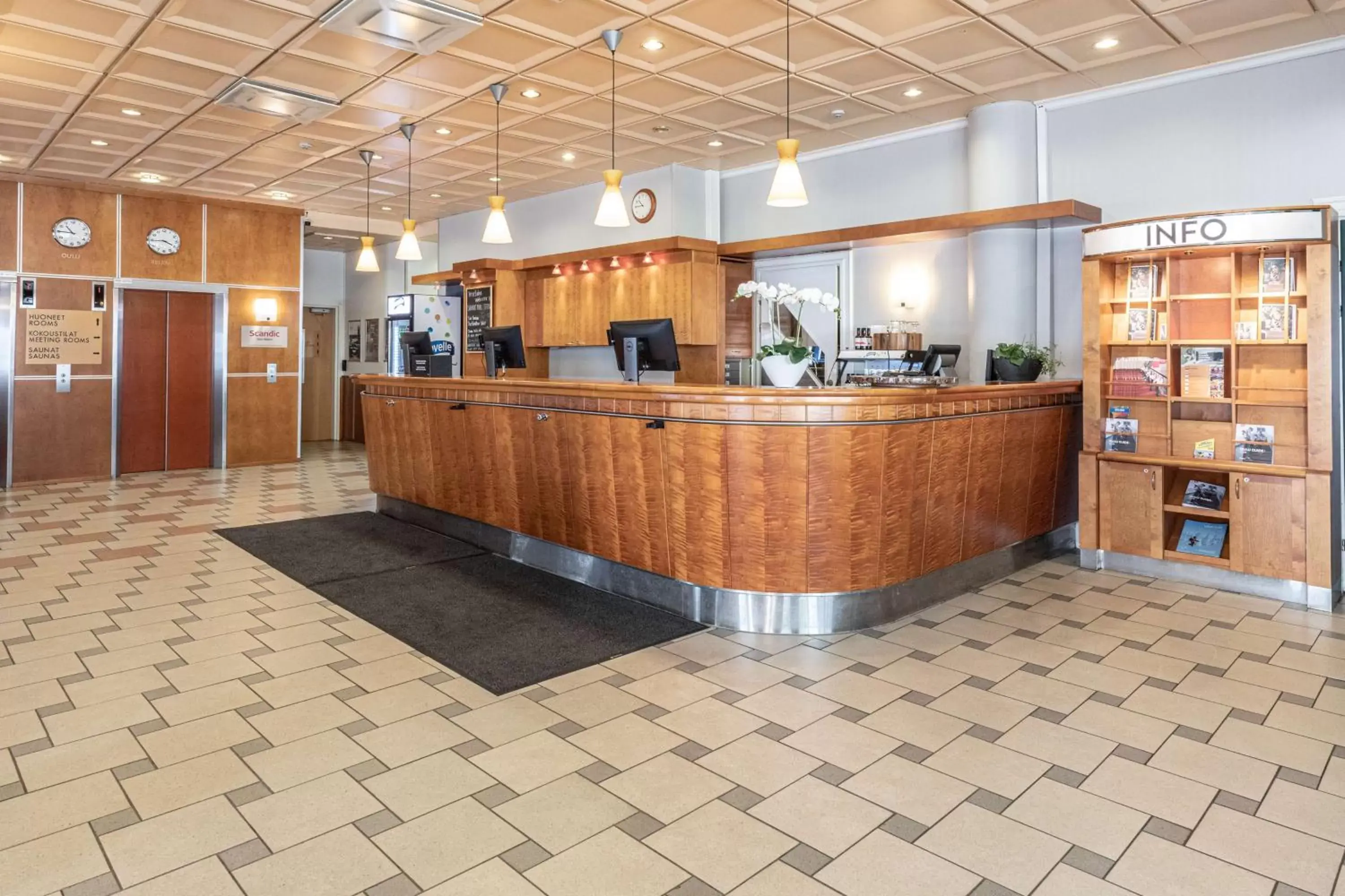 Lobby or reception in Scandic Oulu Station