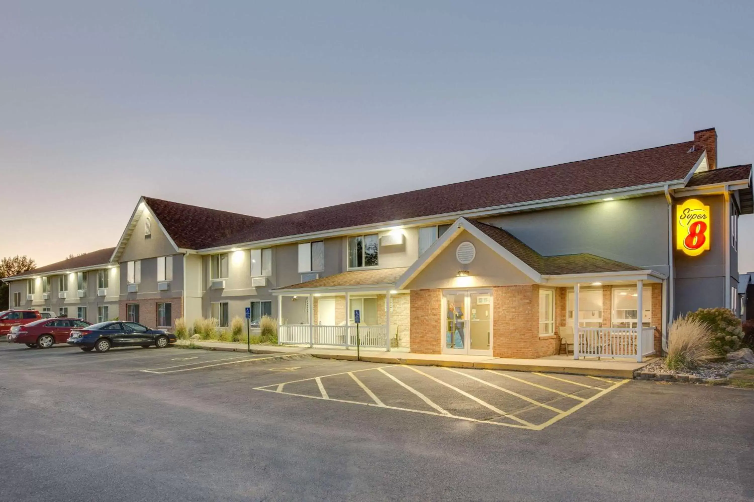 Property Building in Super 8 by Wyndham Jackson MN