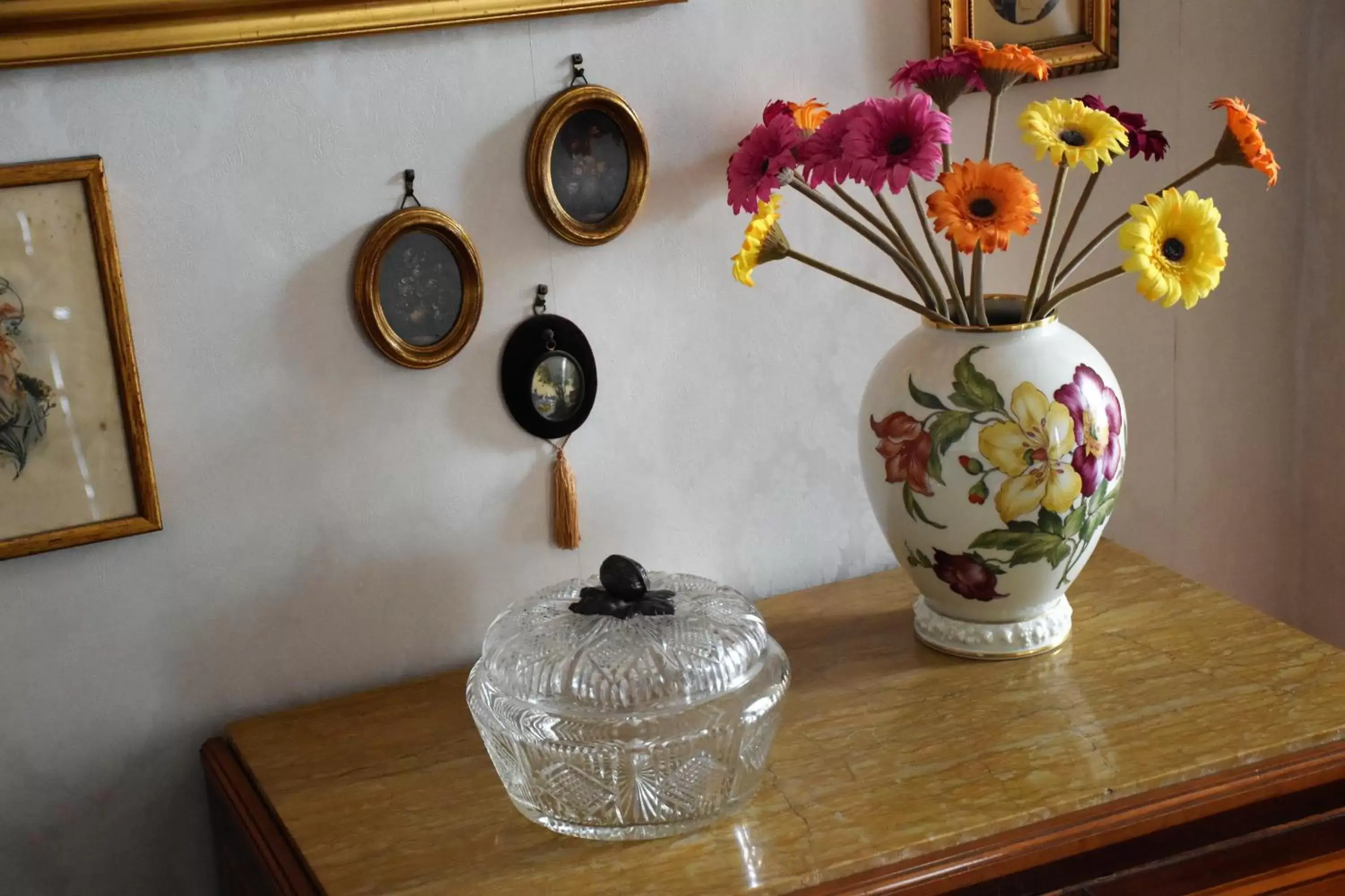 Decorative detail in B&B al Teatro Massimo