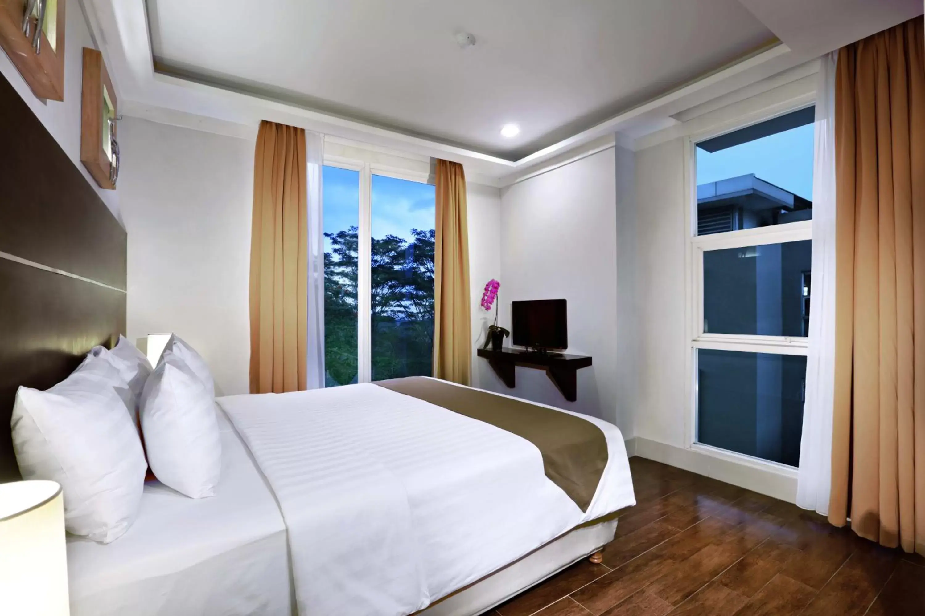 Bedroom, Bed in ASTON Bogor Hotel and Resort