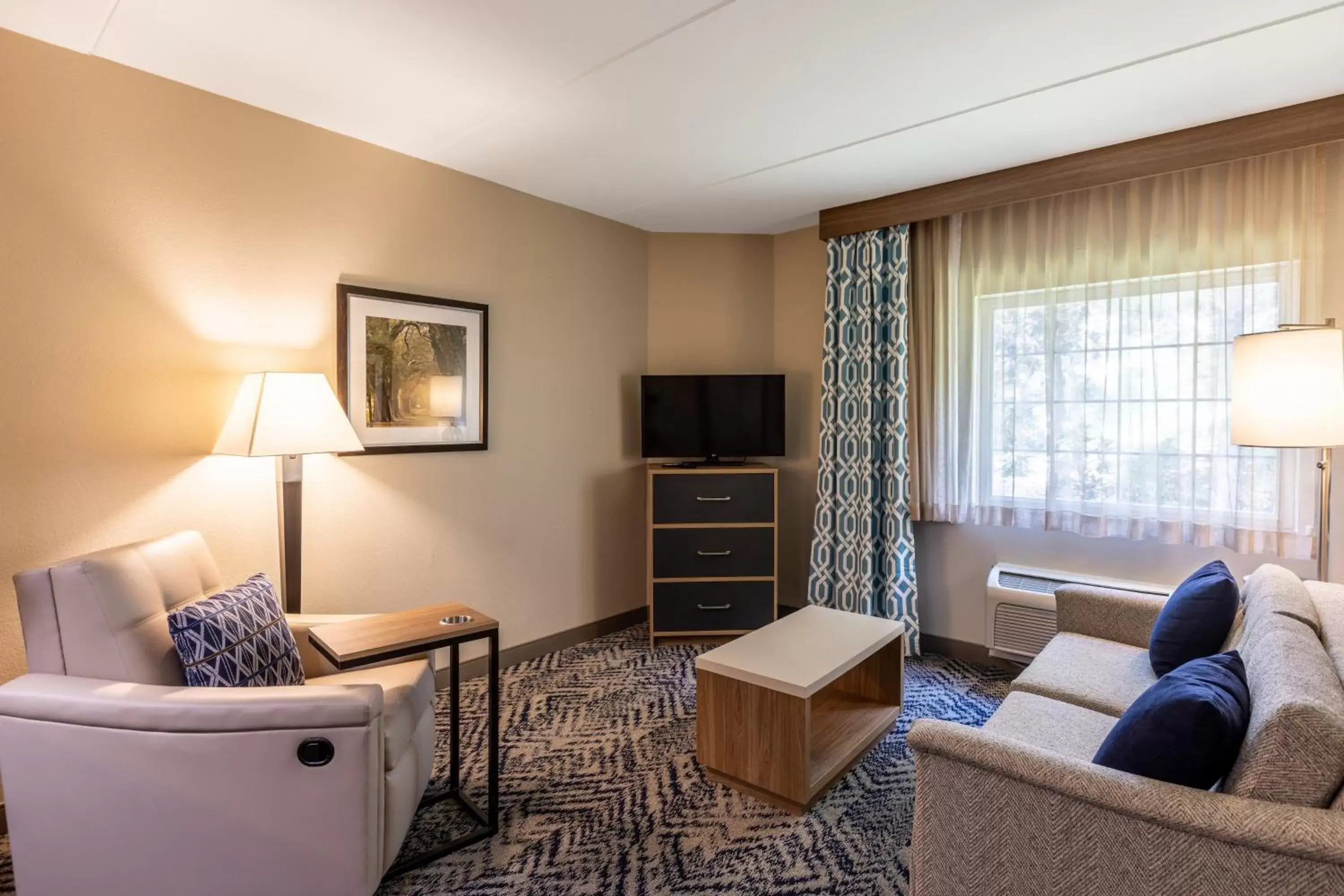 Photo of the whole room, Seating Area in Candlewood Suites - Bluffton-Hilton Head, an IHG Hotel