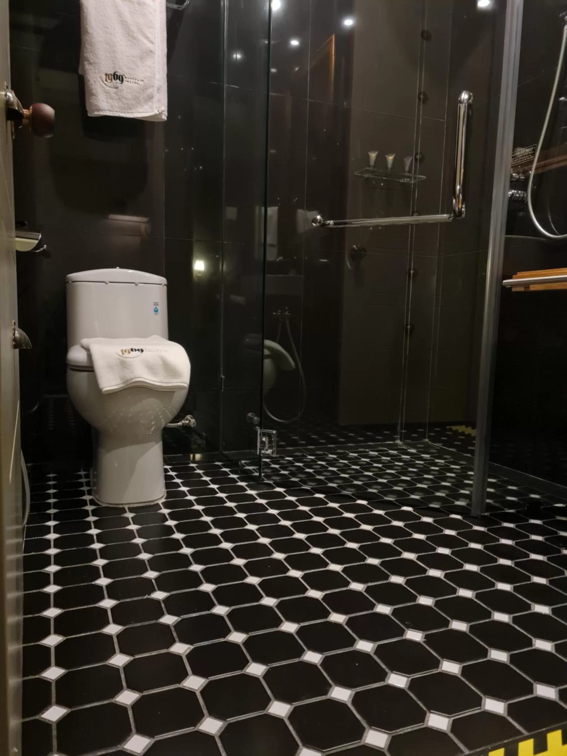 Bathroom in 1969 Business Suites @ Ipoh Garden