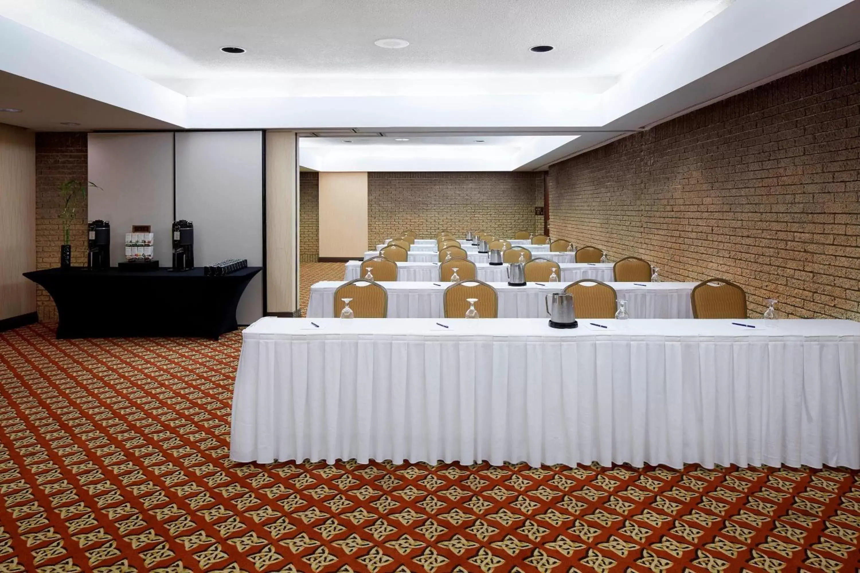 Meeting/conference room in Delta Hotels by Marriott Quebec