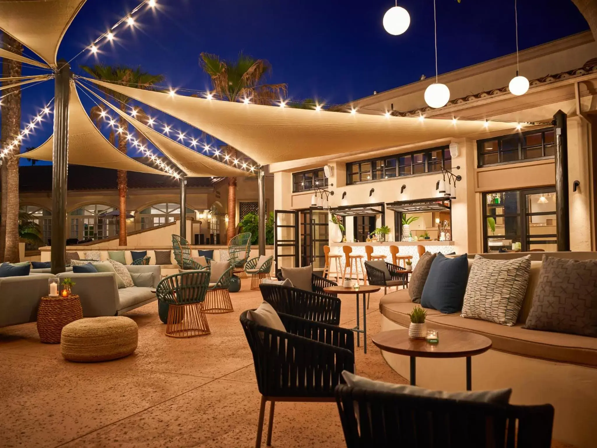 Restaurant/places to eat, Lounge/Bar in San Diego Mission Bay Resort