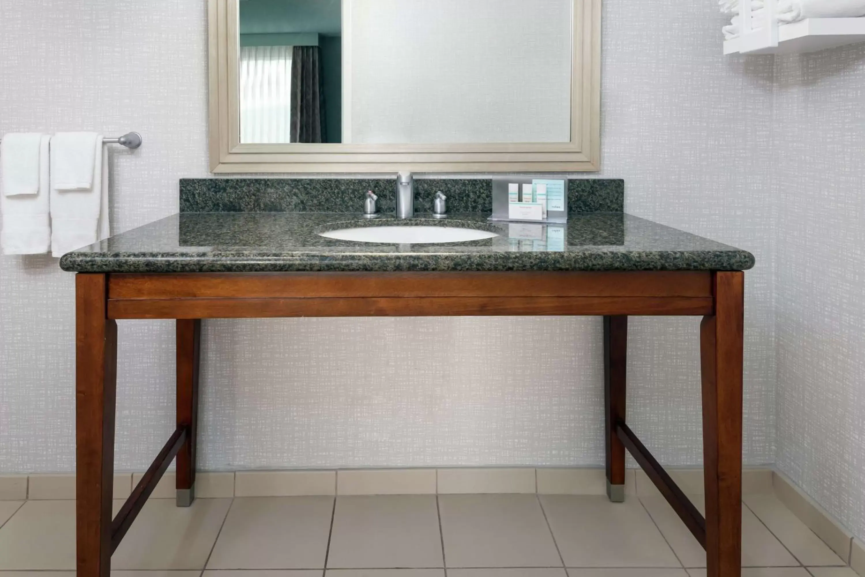 Bathroom in Hampton Inn & Suites Orlando Airport at Gateway Village