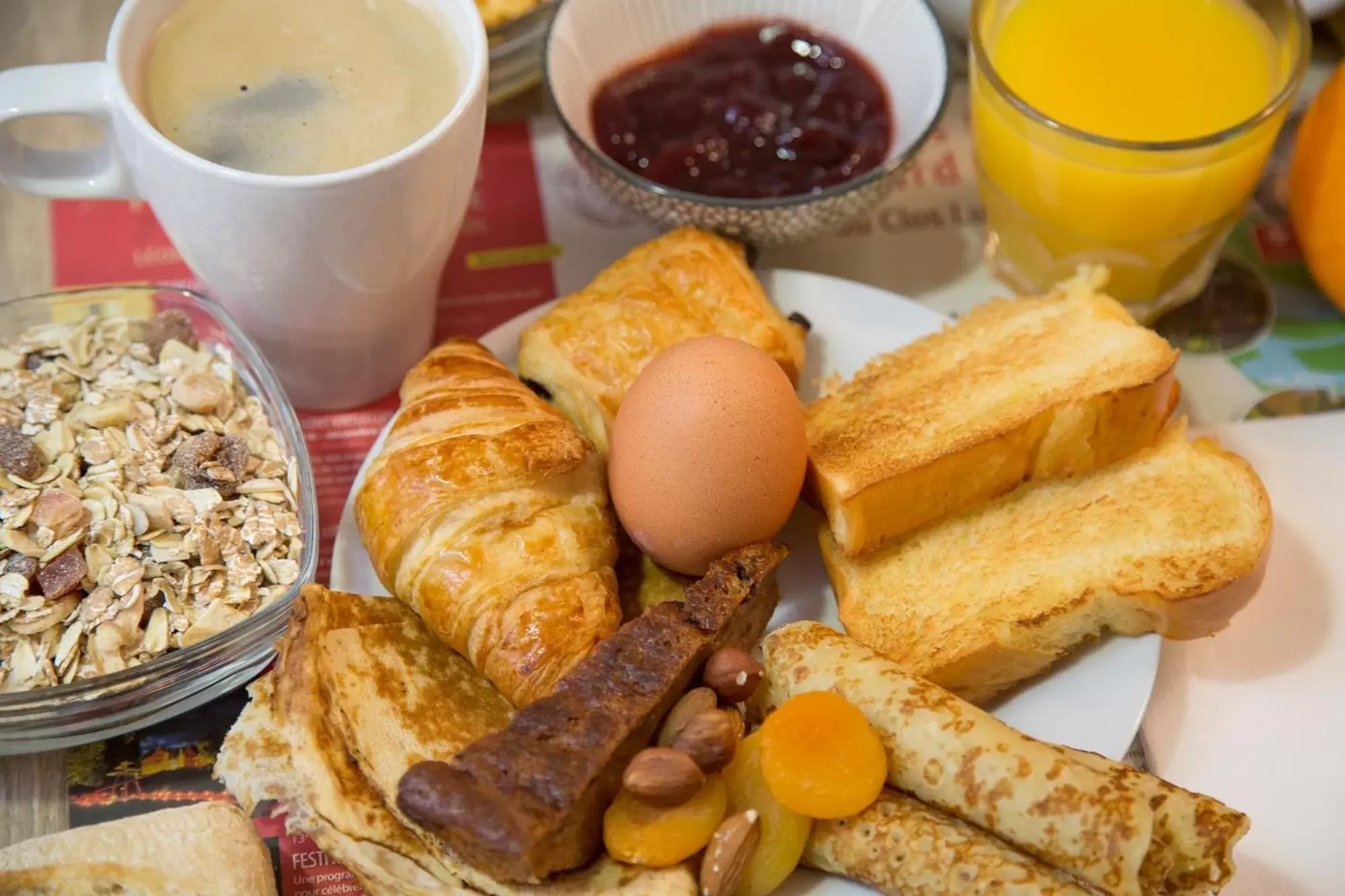 Buffet breakfast, Breakfast in Logis Hôtel Restaurant Chaptal, Amboise