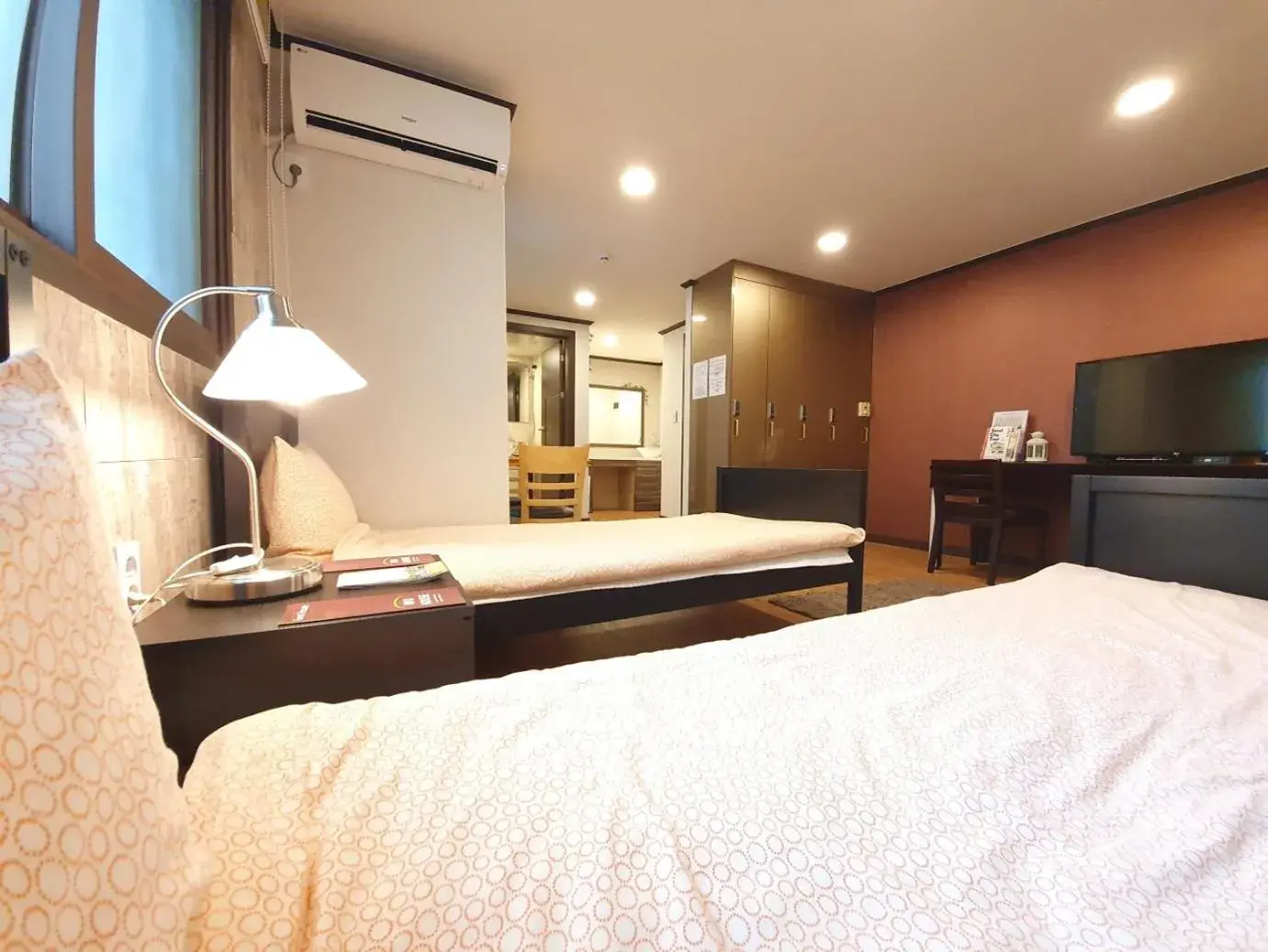 Photo of the whole room, Bed in Ryu Guest House Gangnam