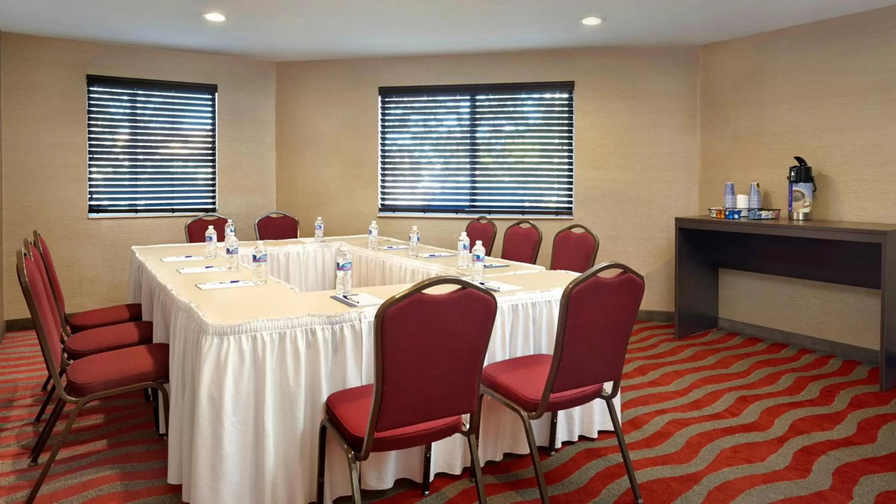 Meeting/conference room in Holiday Inn Express & Suites Naples Downtown - 5th Avenue, an IHG Hotel