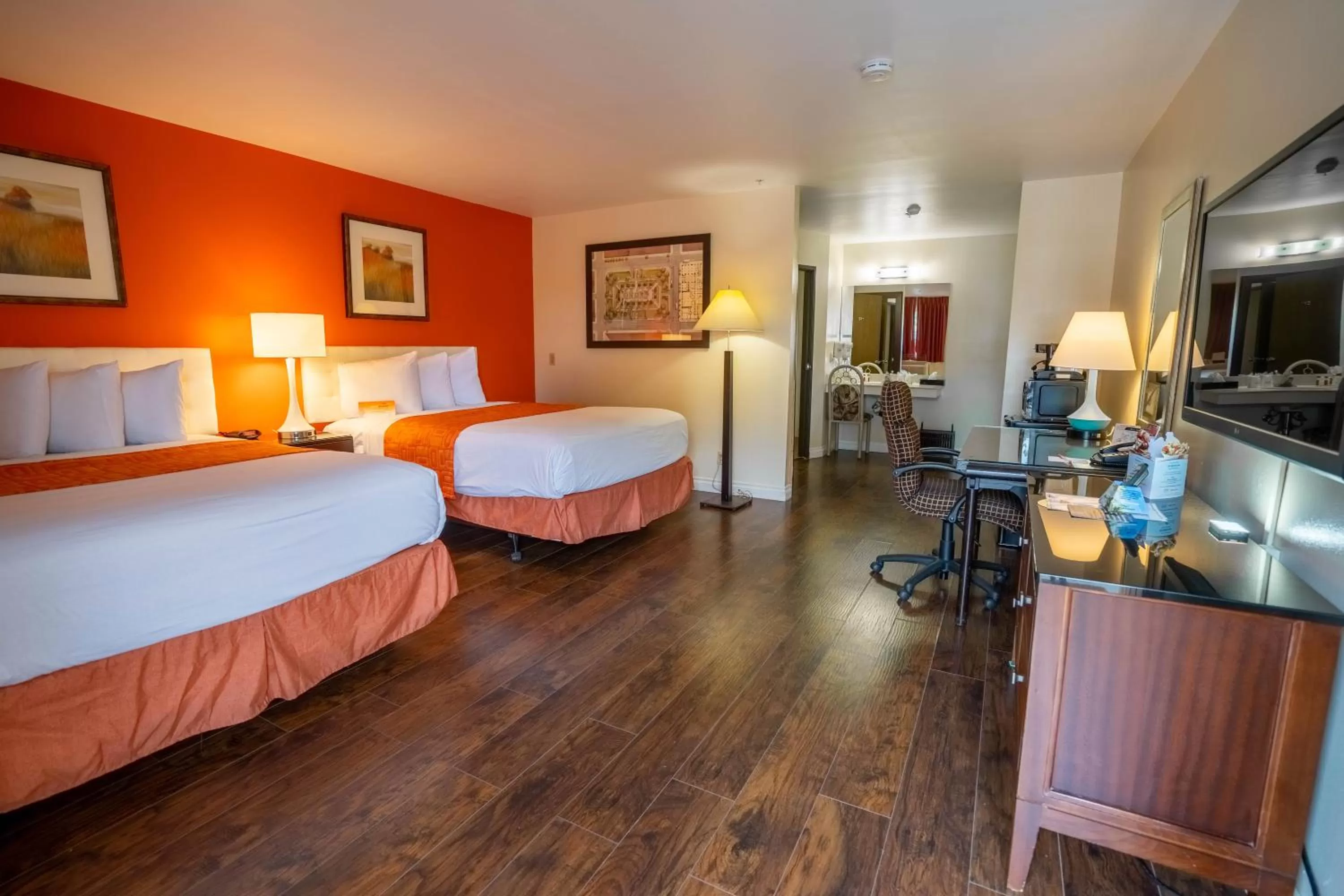 Bed in Howard Johnson by Wyndham Buena Park