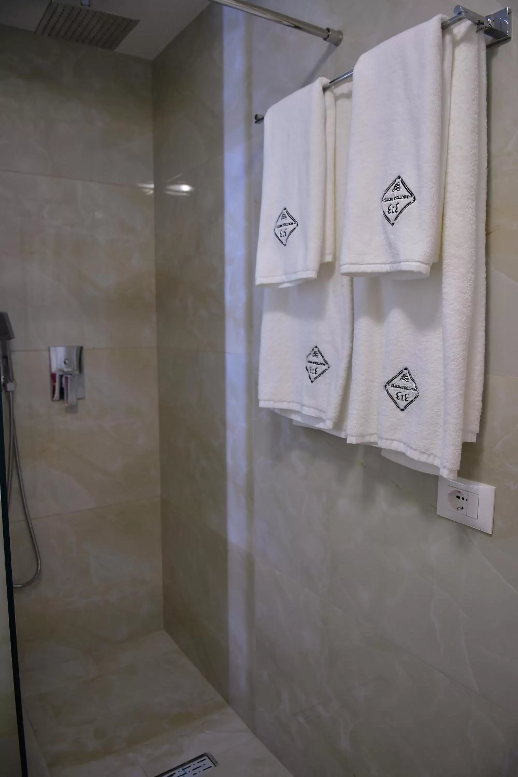 Shower, Bathroom in 313 Villa City Center Hotel