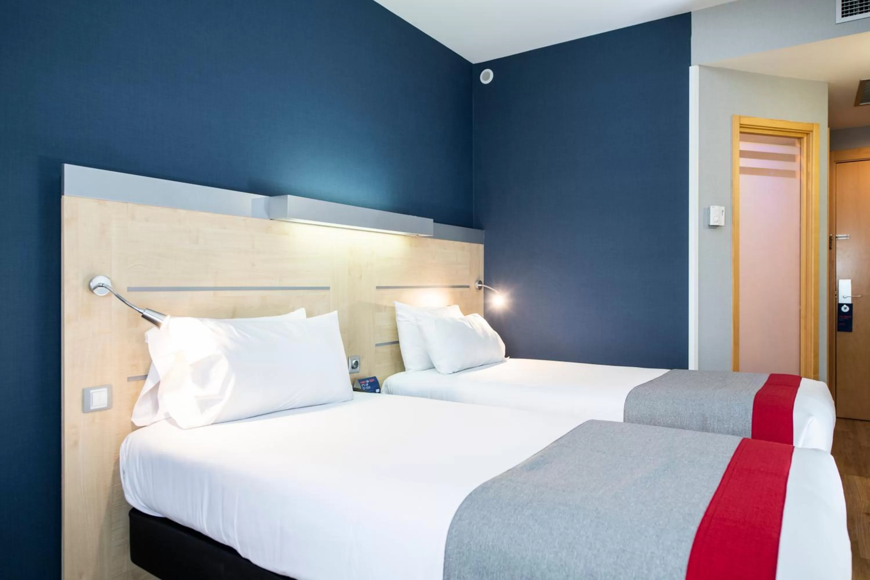 Bed in Holiday Inn Express Sant Cugat by IHG
