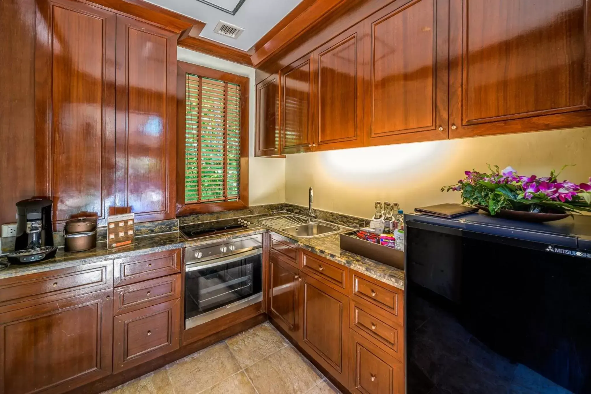 Photo of the whole room, Kitchen/Kitchenette in Centara Grand Beach Resort & Villas Krabi