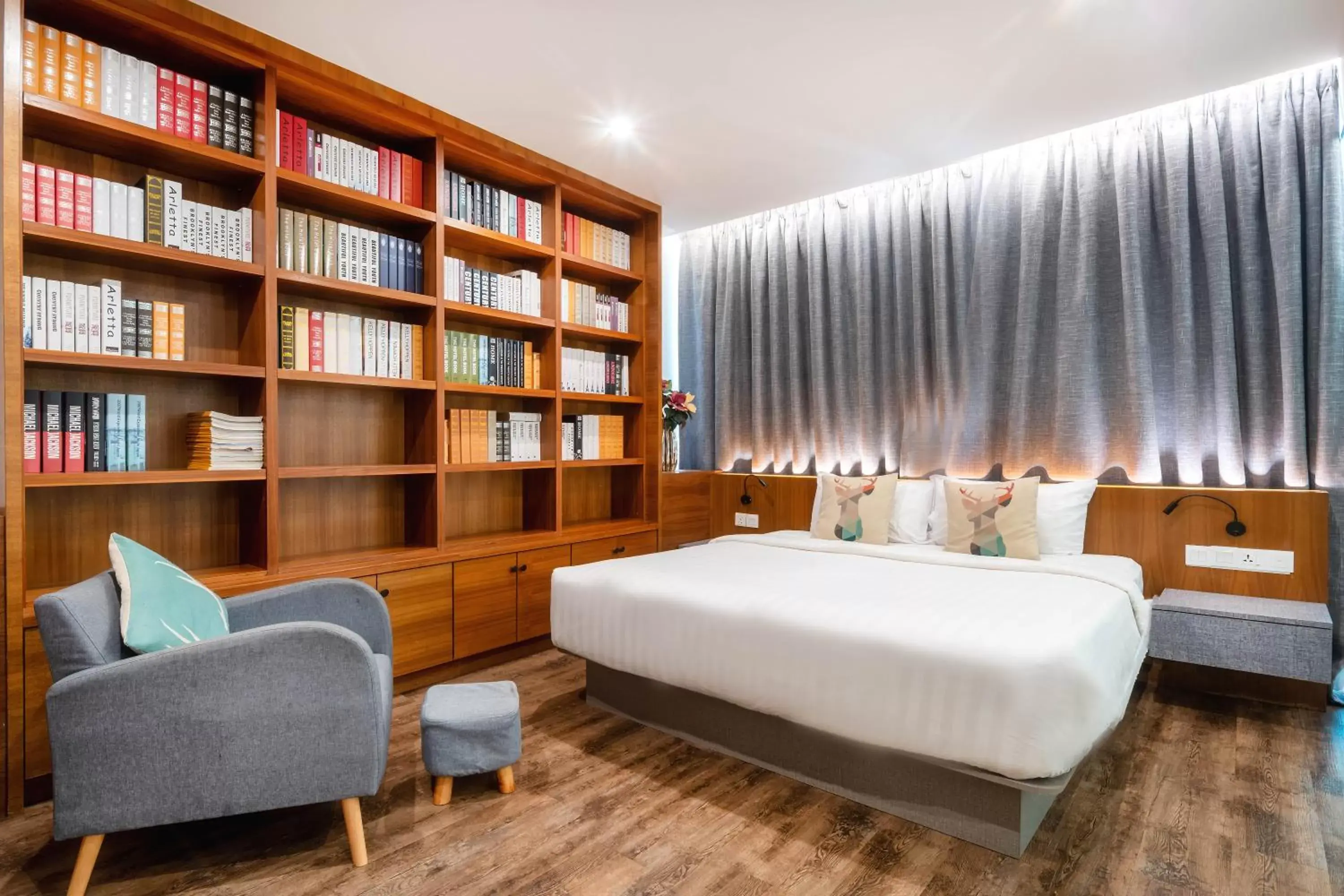 Bed, Library in Apple Hotel Times Square