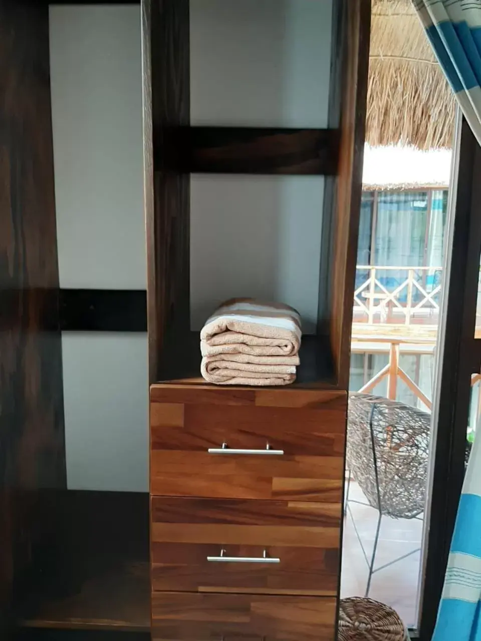 wardrobe in LAGOON BOUTIQUE HOTEL - LUXURY CHAMAN EXPERIENCE o