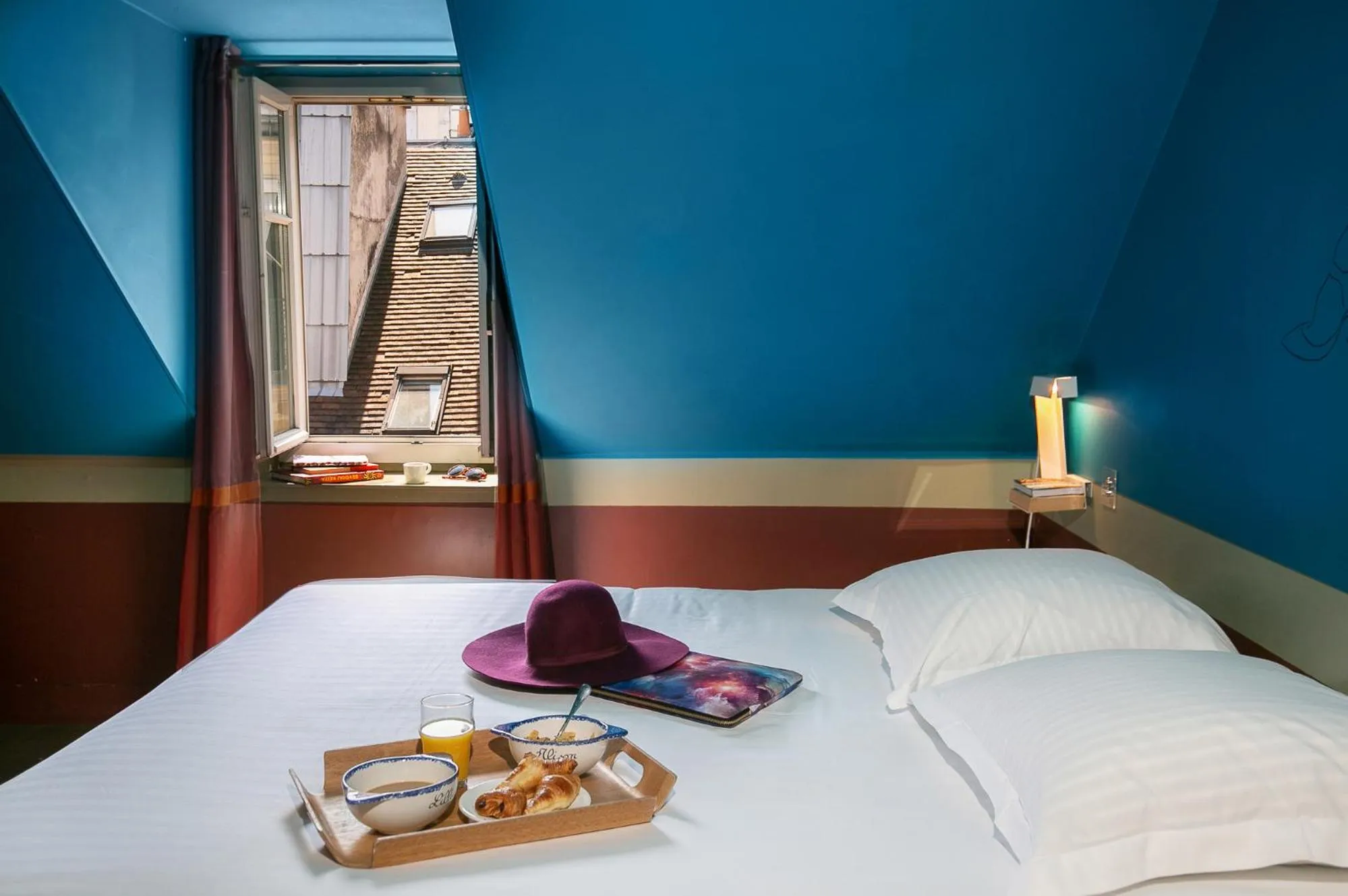Photo of the whole room, Bed in Hôtel Crayon