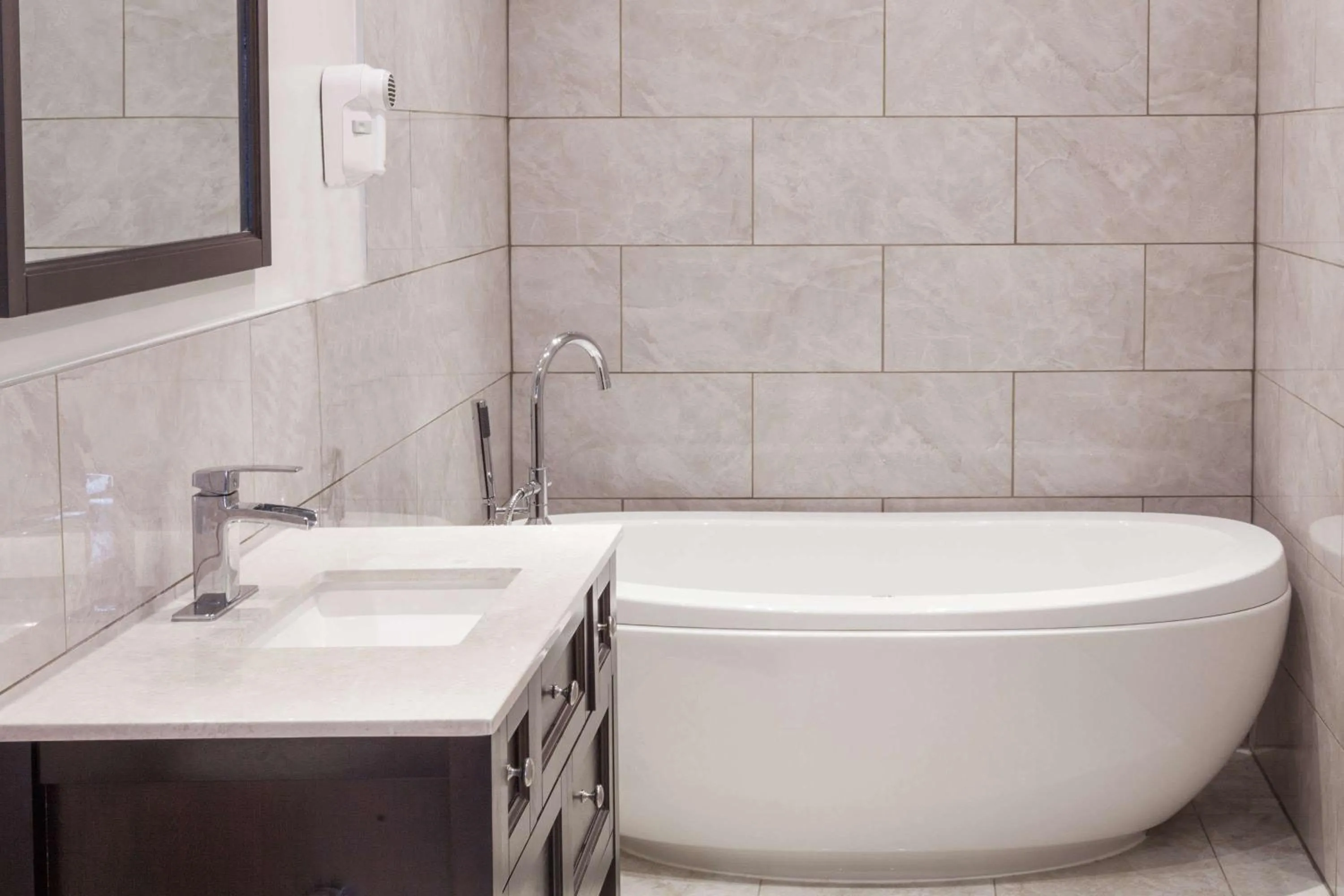 Photo of the whole room in Knights Inn Kingston