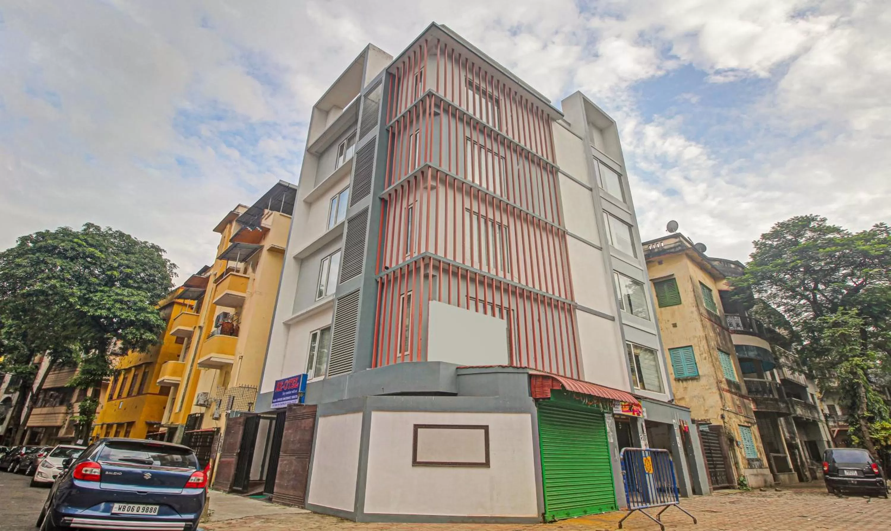 Facade/entrance in Itsy Hotels Reotel Near Rabindra Sarobar