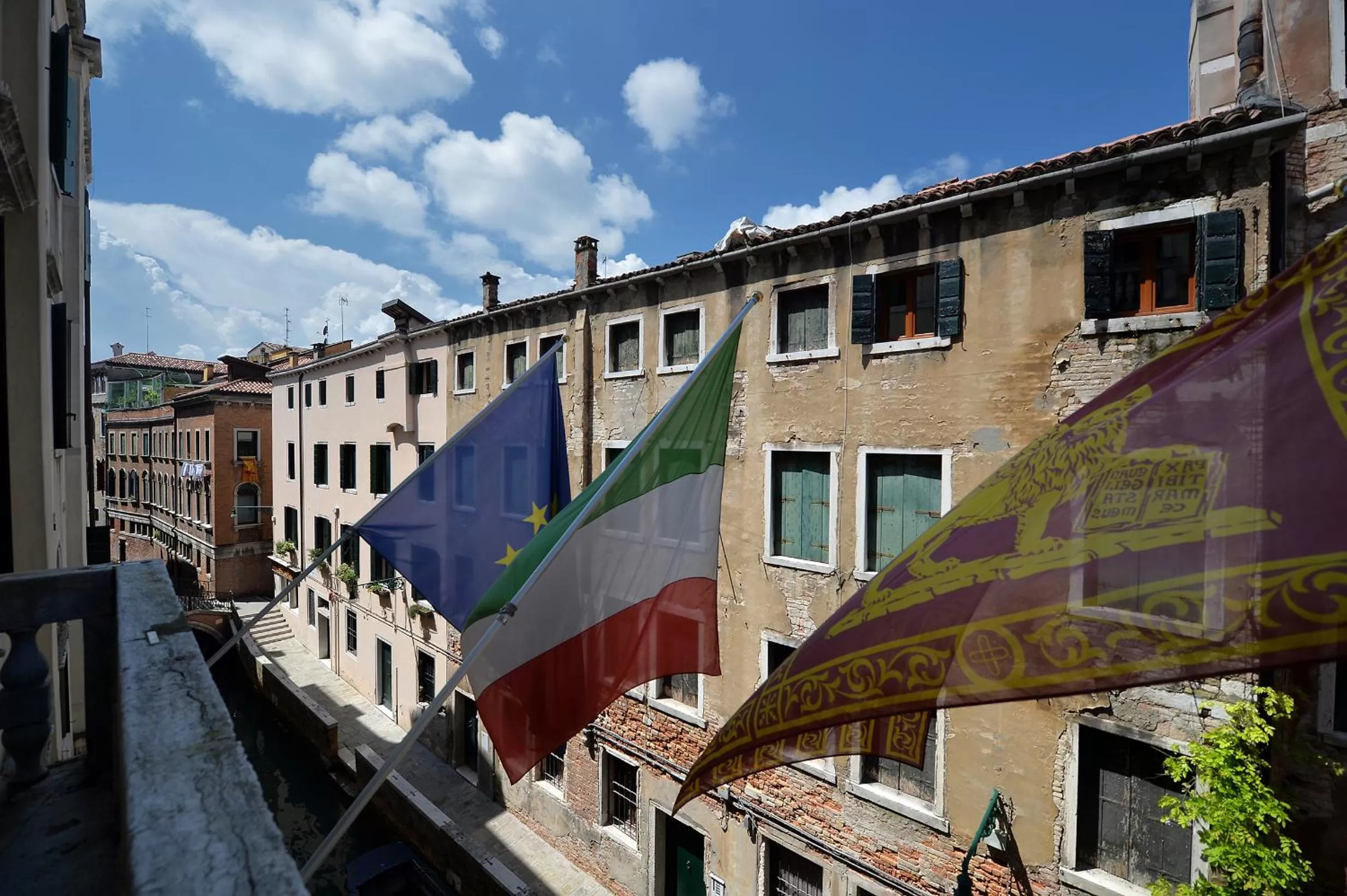 Street view in Duodo Palace Hotel