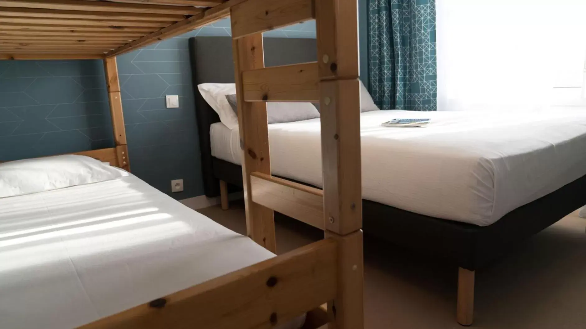 Bed, Bunk Bed in The Originals City, Hôtel Armen Le Triton, Roscoff (Inter-Hotel)