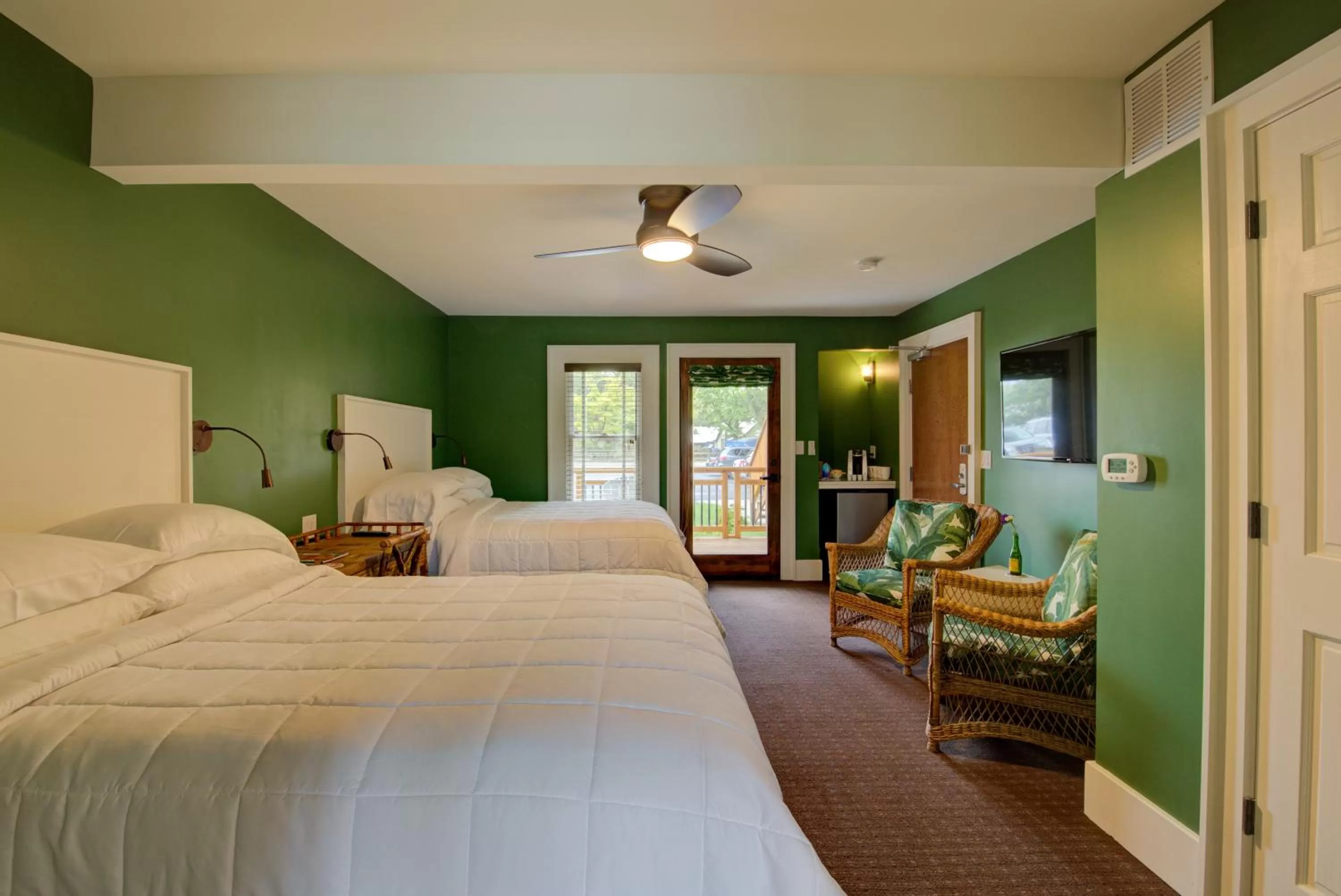 Photo of the whole room, Bed in Hotel Broad Ripple