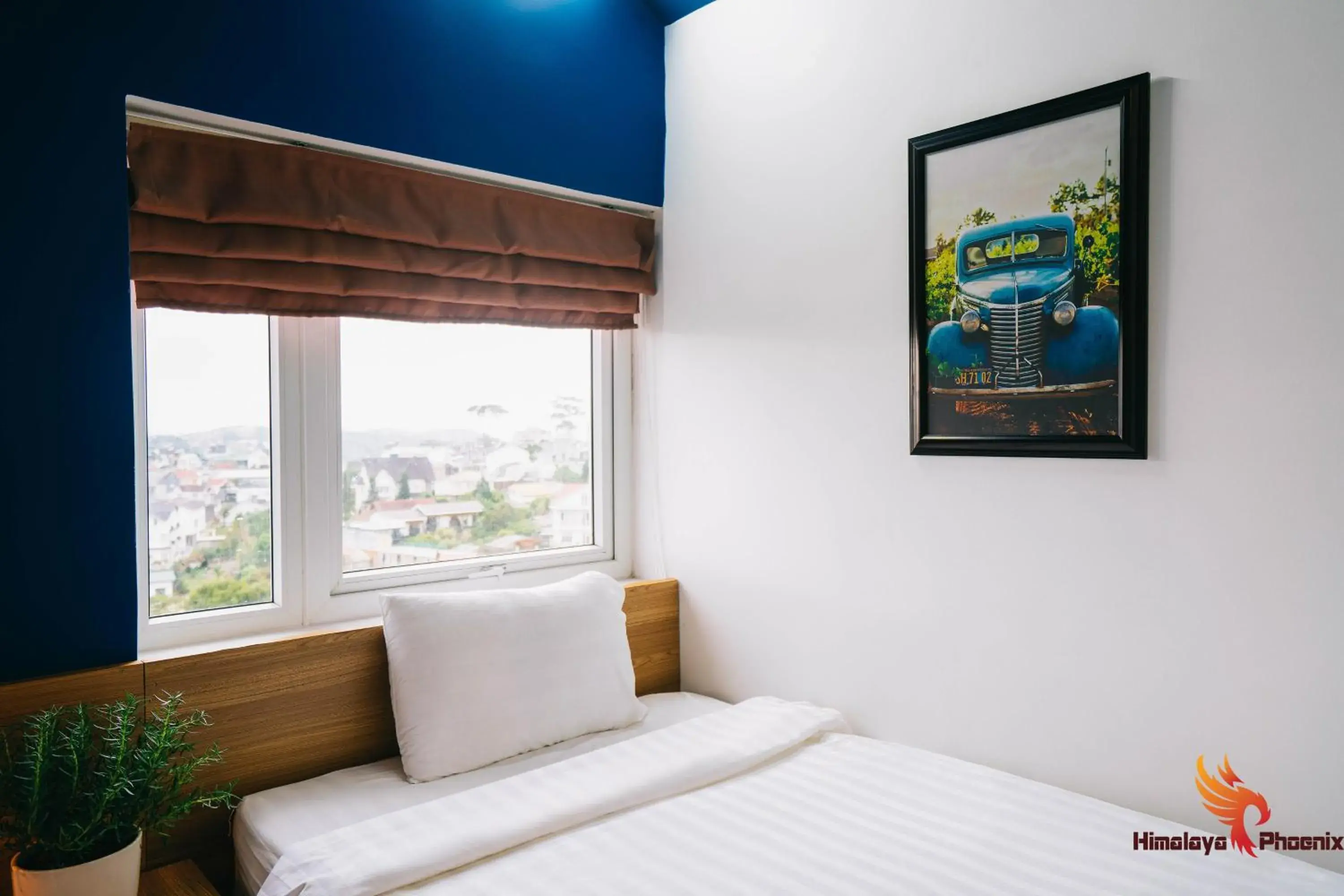 Photo of the whole room, Bed in Himalaya Phoenix Hotel