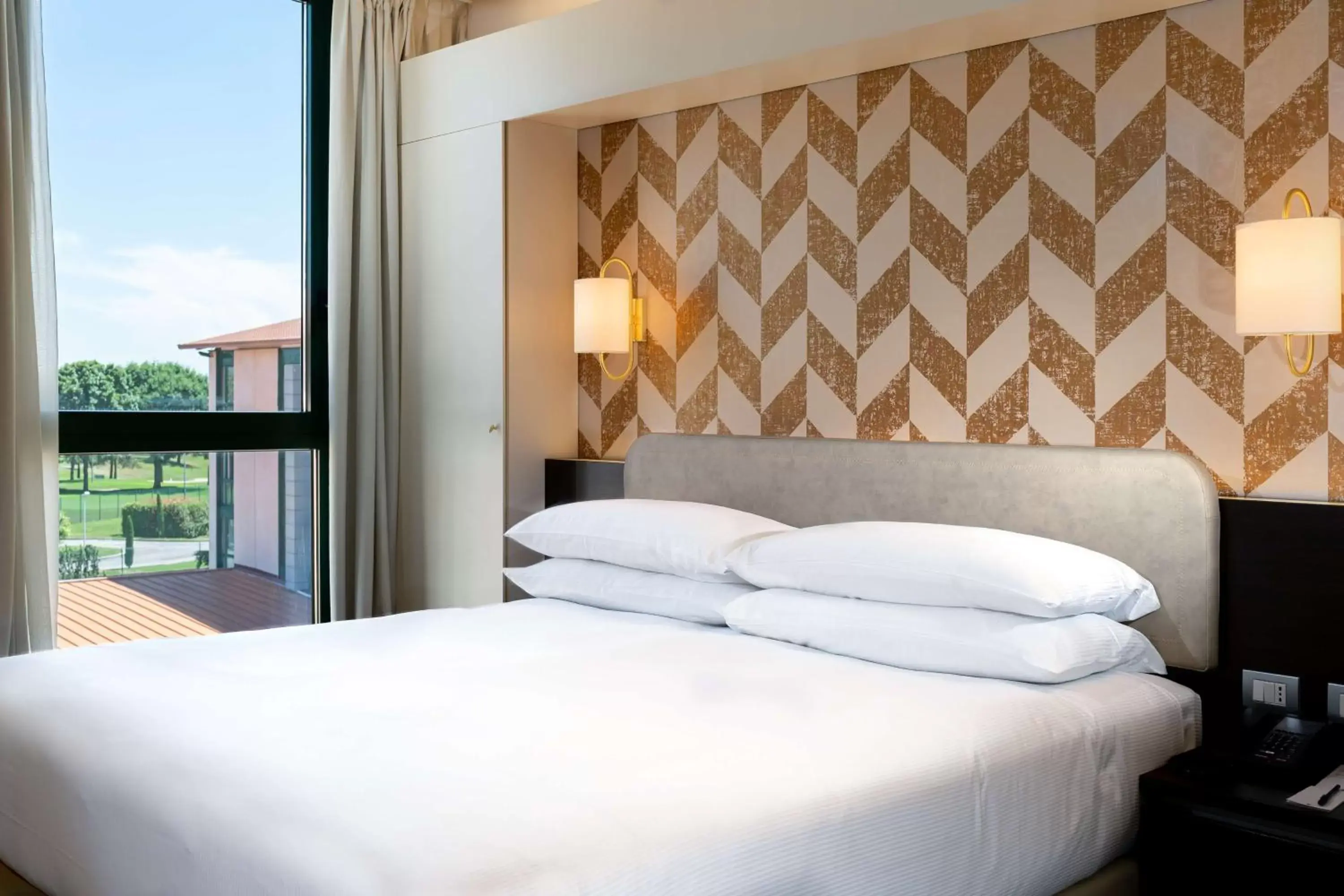 Bed in Doubletree by Hilton Milan Malpensa Solbiate Olona