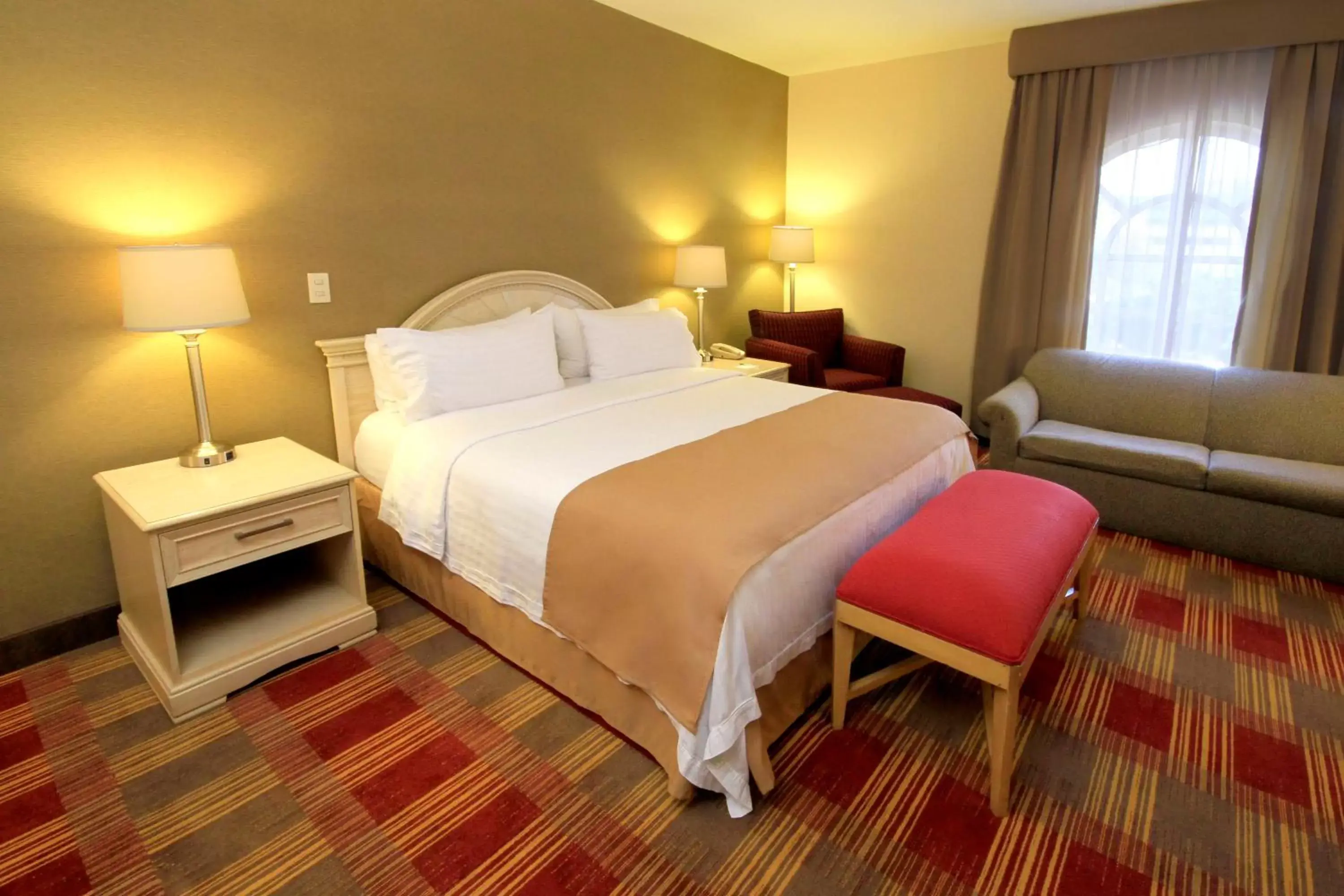 Photo of the whole room, Bed in Holiday Inn Monclova, an IHG Hotel