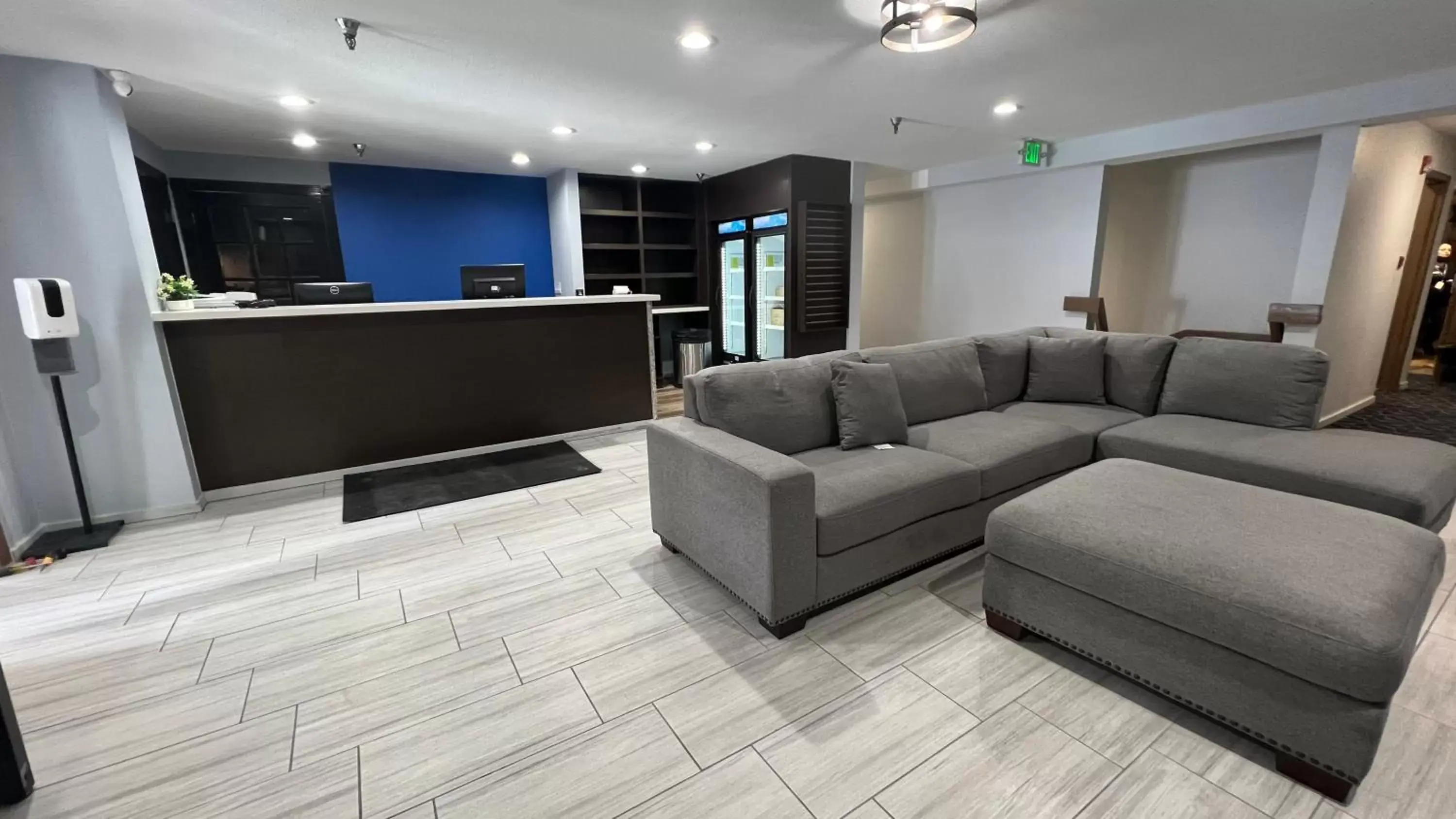 Lobby or reception, Lobby/Reception in SureStay Plus Hotel by Best Western Mammoth Lakes