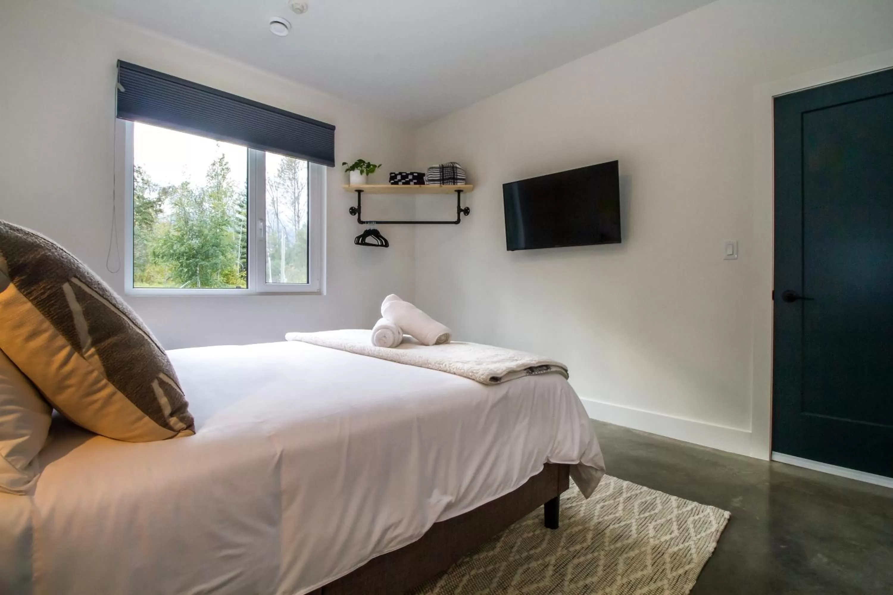 Superior Queen Room in Arrows Edge Lodge