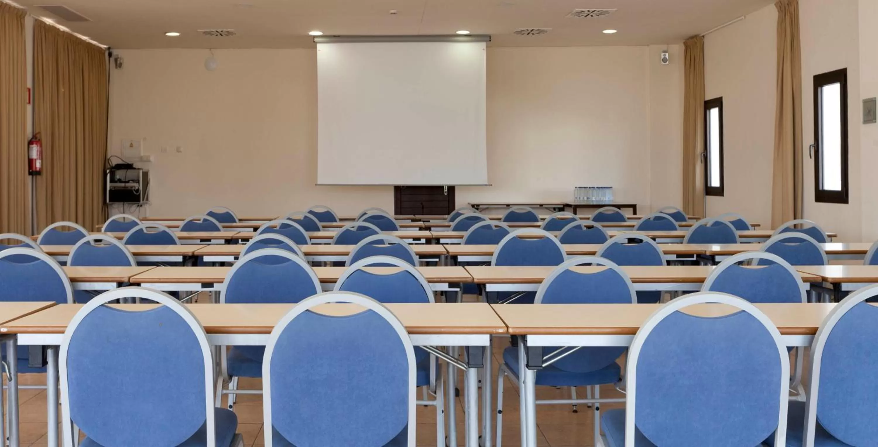 Meeting/conference room in Impressive Playa Granada Golf