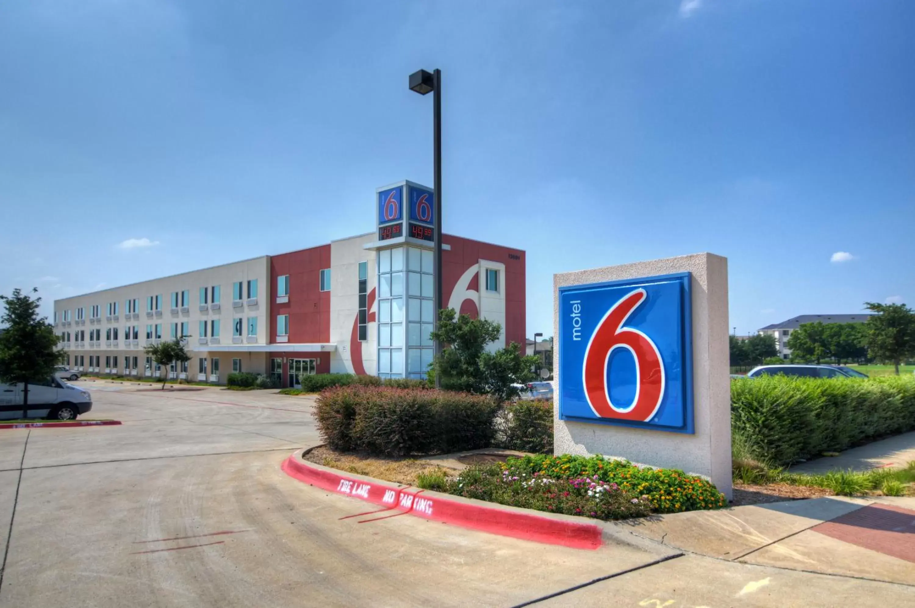 Property Building in Motel 6-Roanoke, TX - Northlake - Speedway