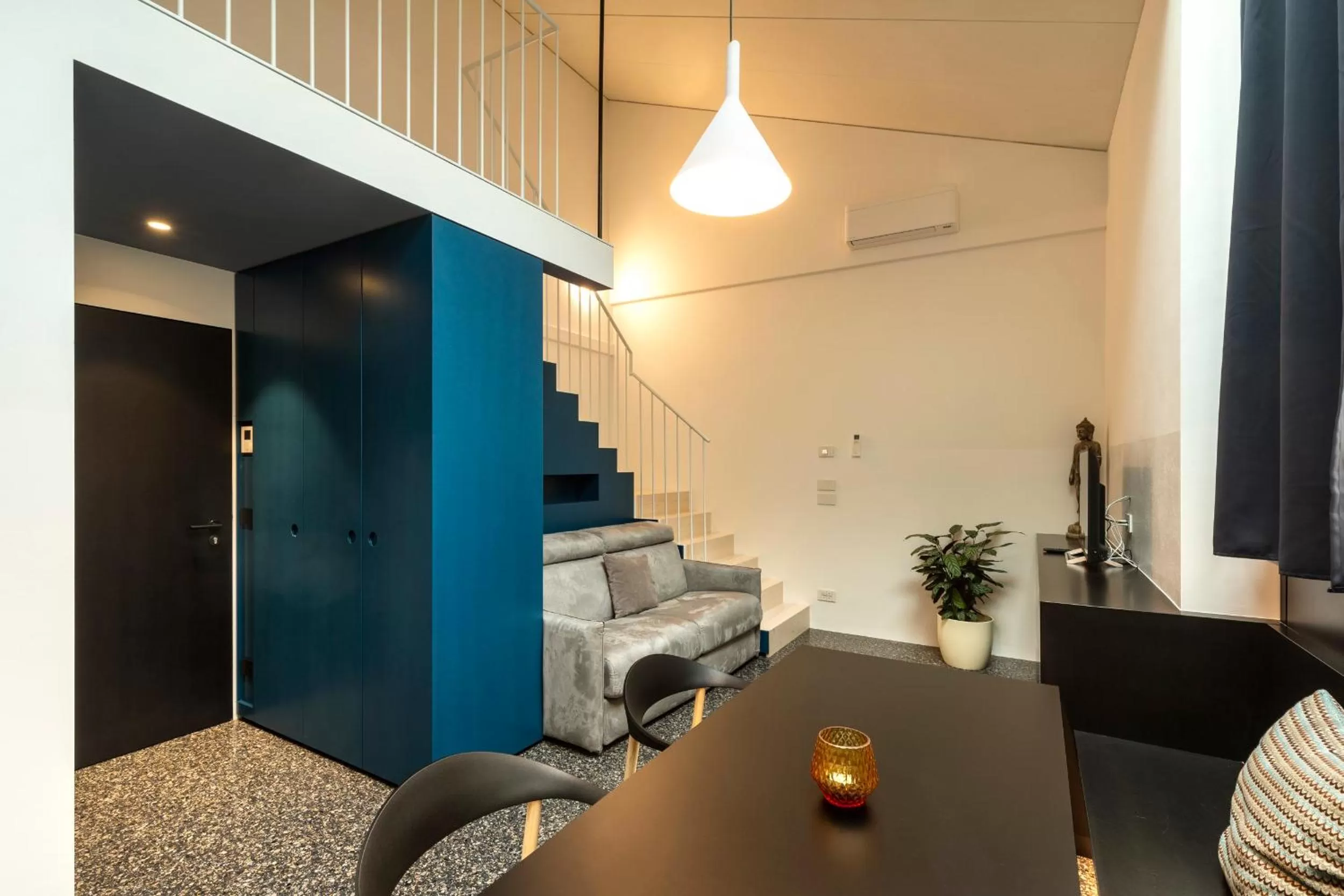 Living room in Pepper Suite