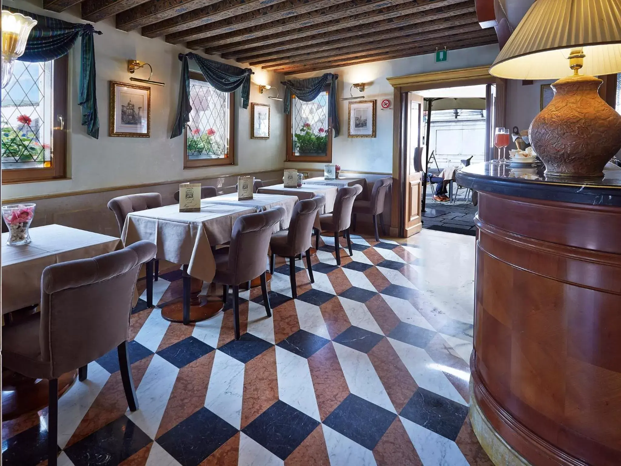 Restaurant/places to eat, Lounge/Bar in Hotel Antiche Figure