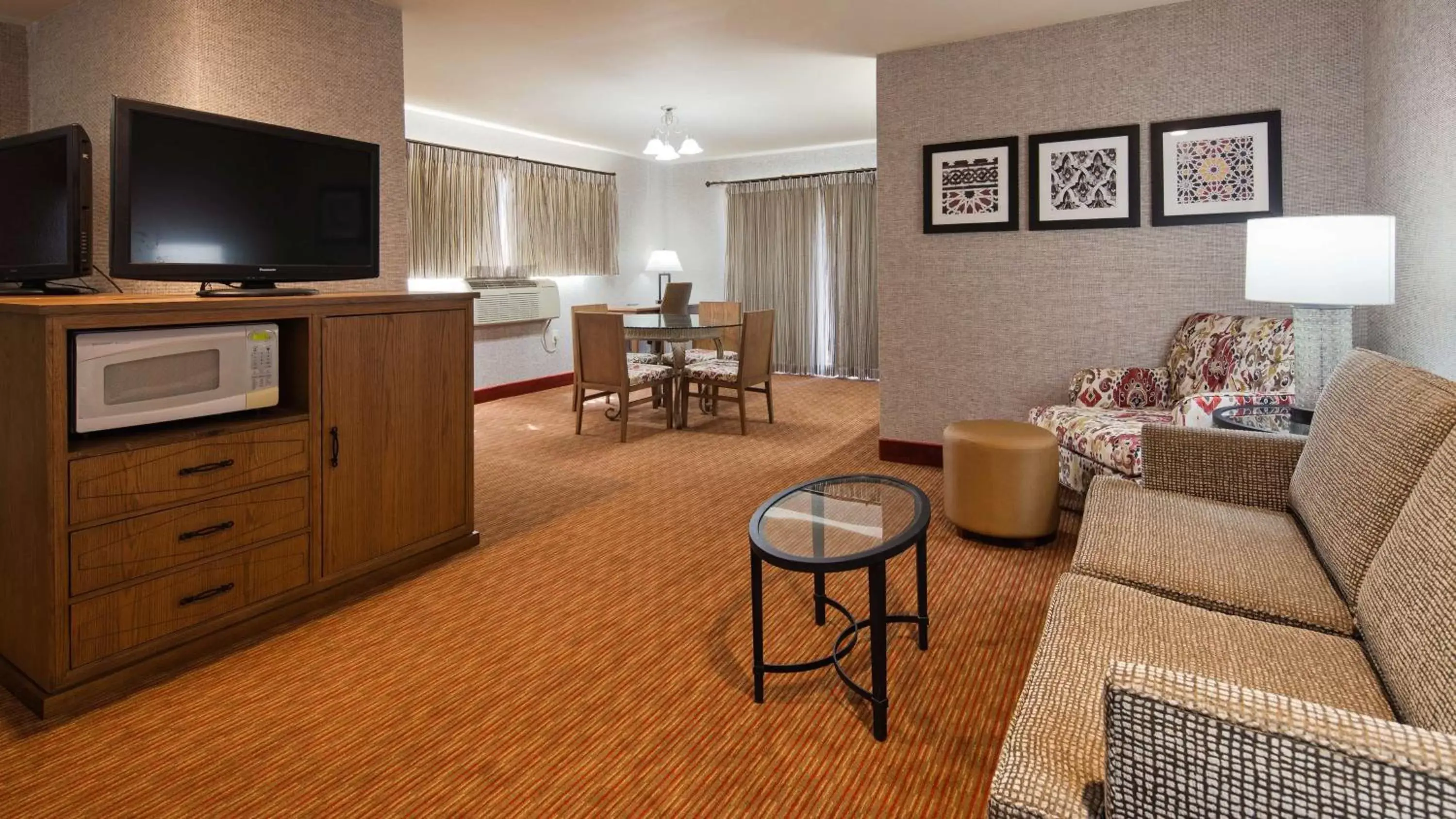 Photo of the whole room, TV/Entertainment Center in SureStay Hotel by Best Western Camarillo